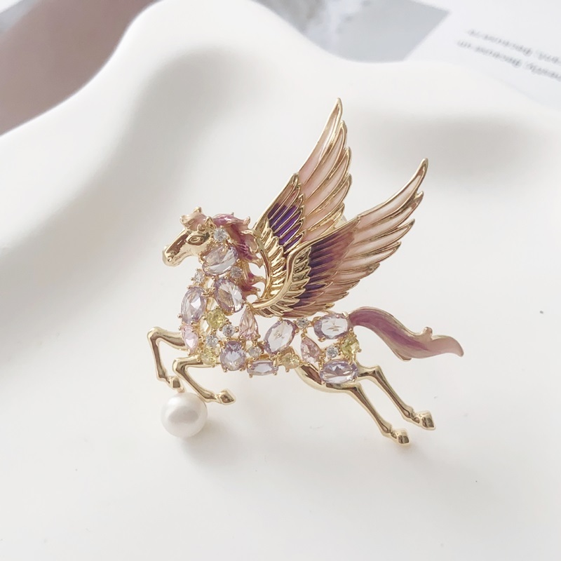 飛馬水鑽胸針