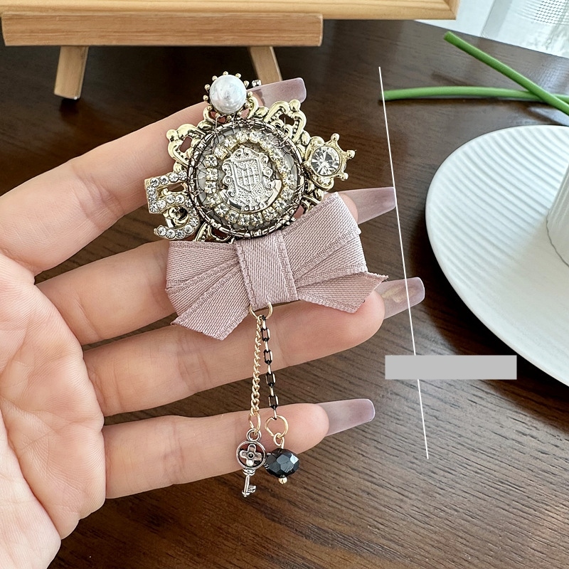 英倫蝴蝶結徽章胸針