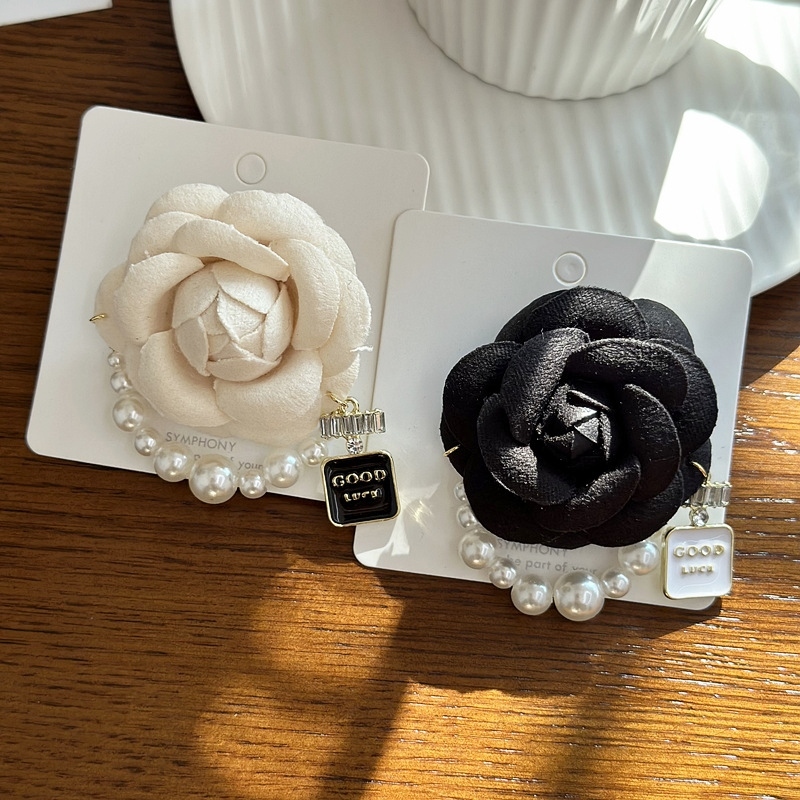 小香山茶花香水瓶胸針