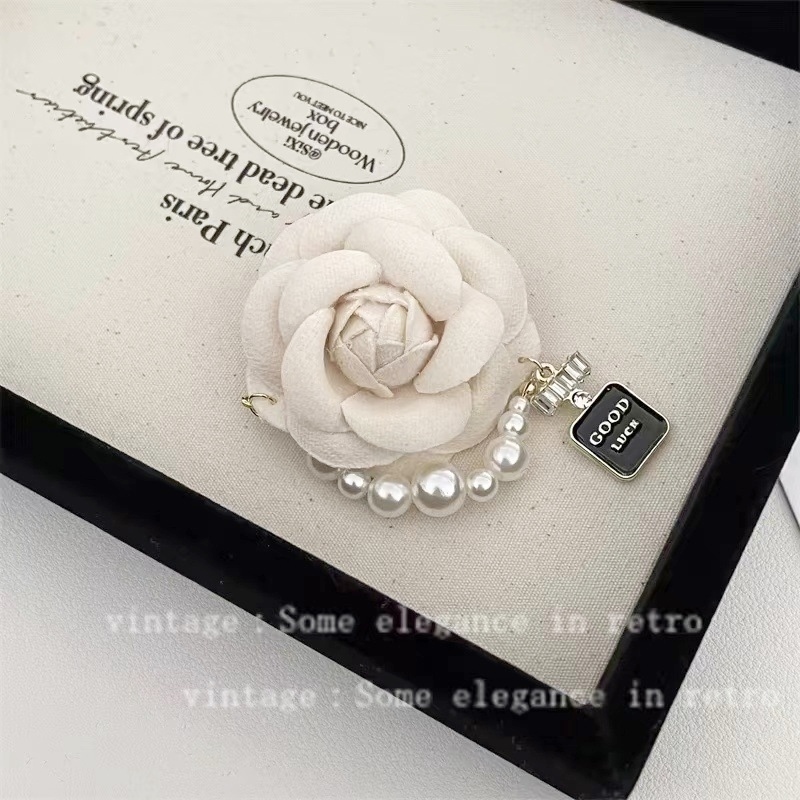 小香山茶花香水瓶胸針