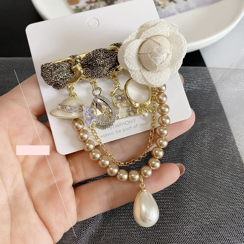 小香珍珠山茶花胸針