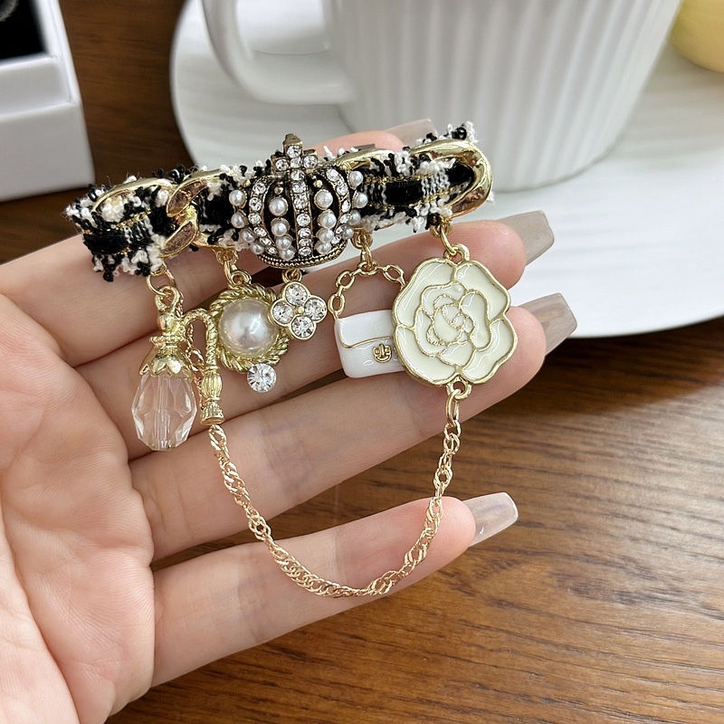 小香皇冠水鑽胸針