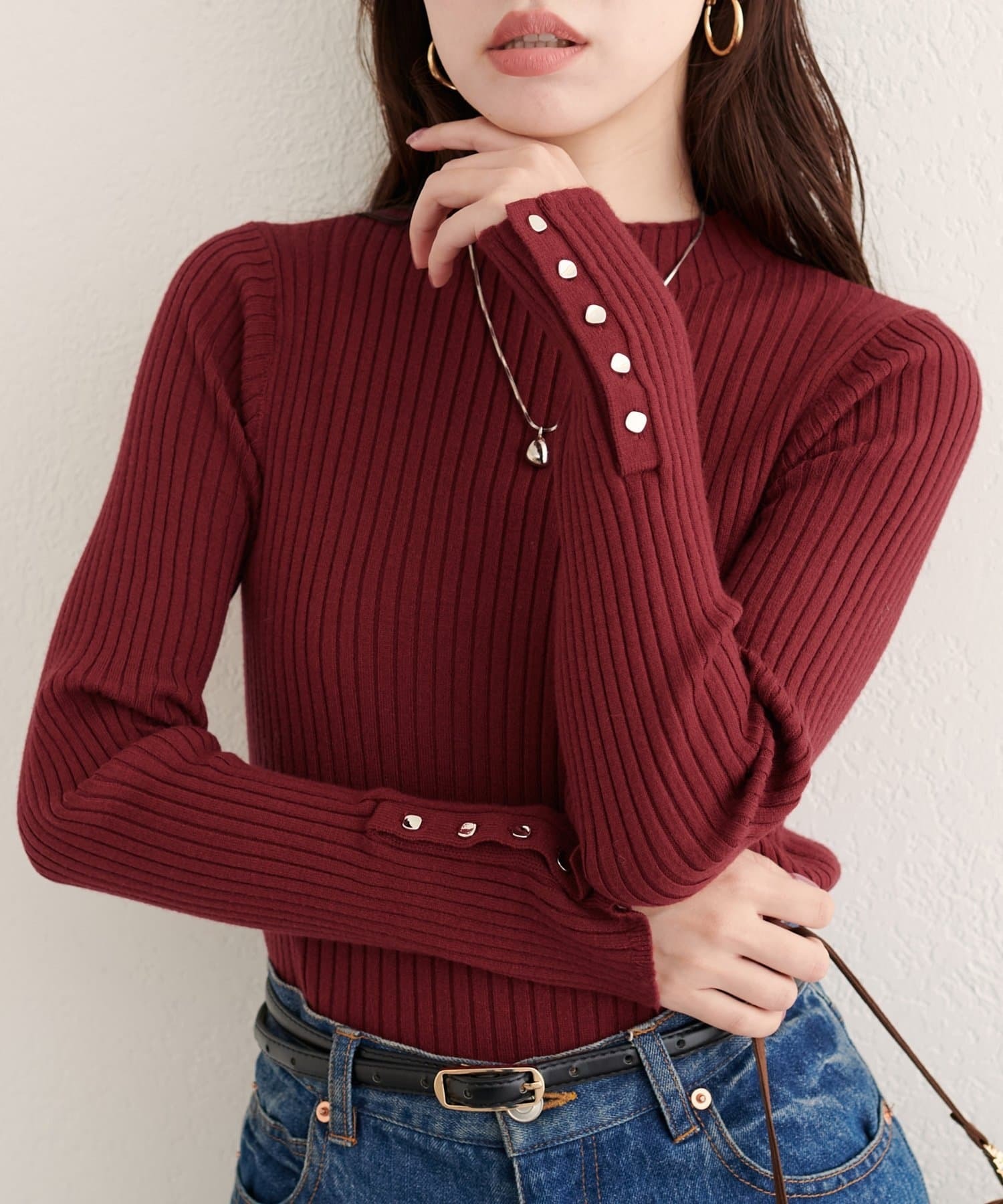 natural couture(ナチュラルクチュール)  袖口べこべこ釦プチハイリブニット紅（0352050050）