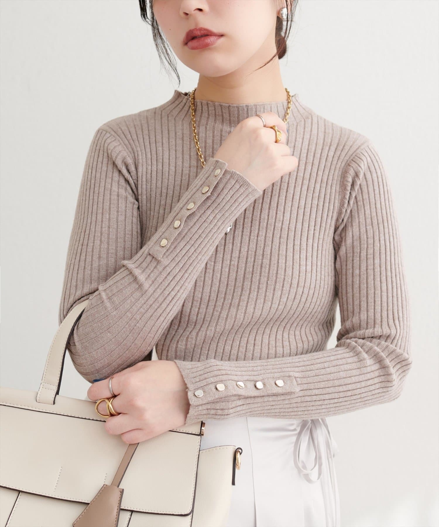 natural couture(ナチュラルクチュール)  袖口べこべこ釦プチハイリブニット摩卡（0352050050）