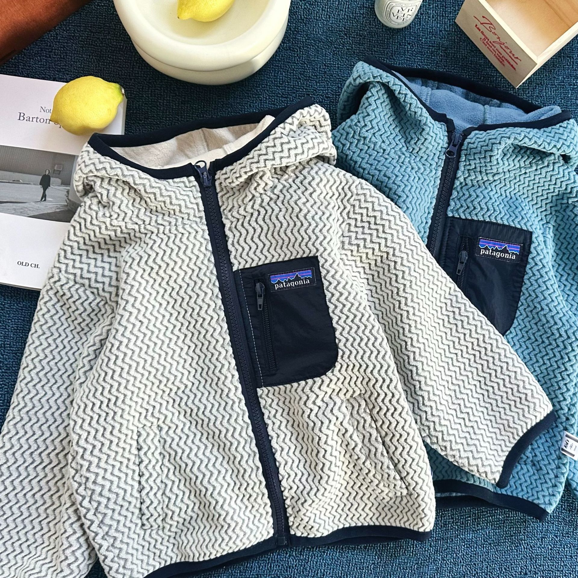 𝐏𝐚𝐭𝐚𝐠𝐨𝐧𝐢𝐚 波浪紋連帽薄絨外套