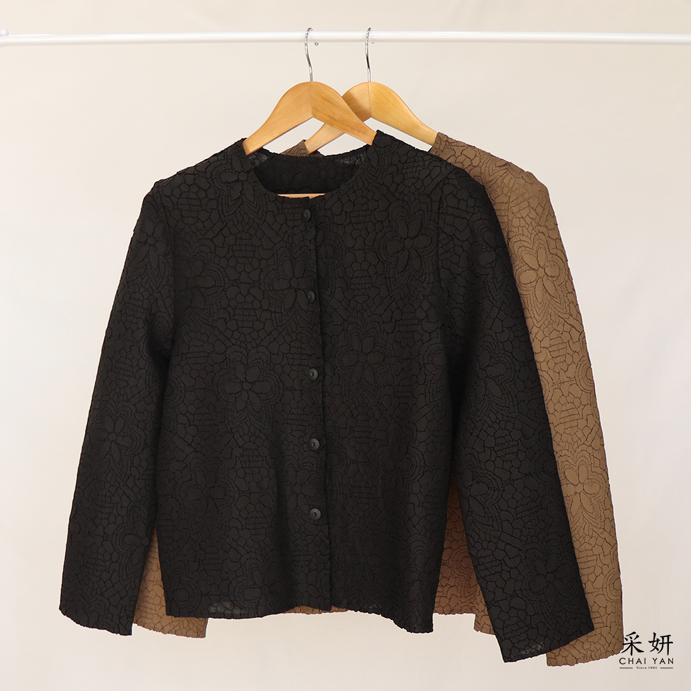 素色壓皺花朵圓領開襟長袖上衣