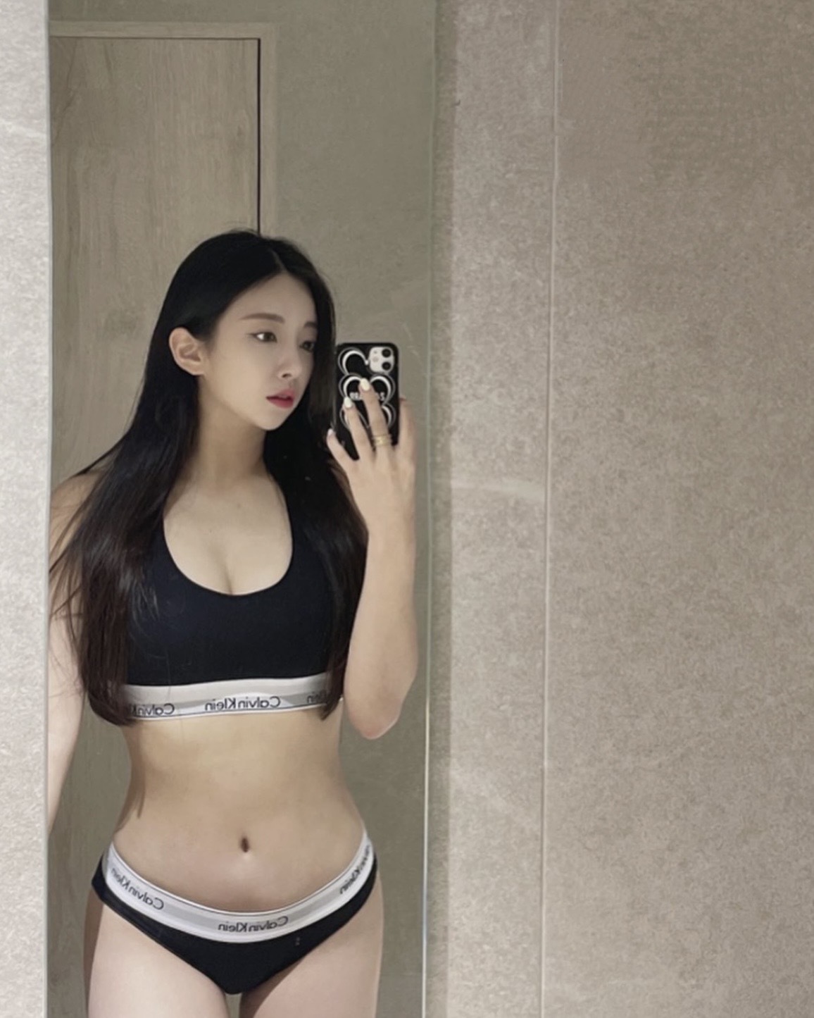 Calvin Klein CK Jennie 同款 彈性  Y型 無墊 運動內衣 黑 灰 白 可可