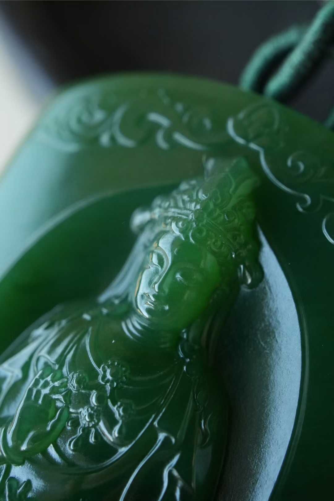 1117418 和田玉稀有大件冰底老綠碧玉觀音手把件