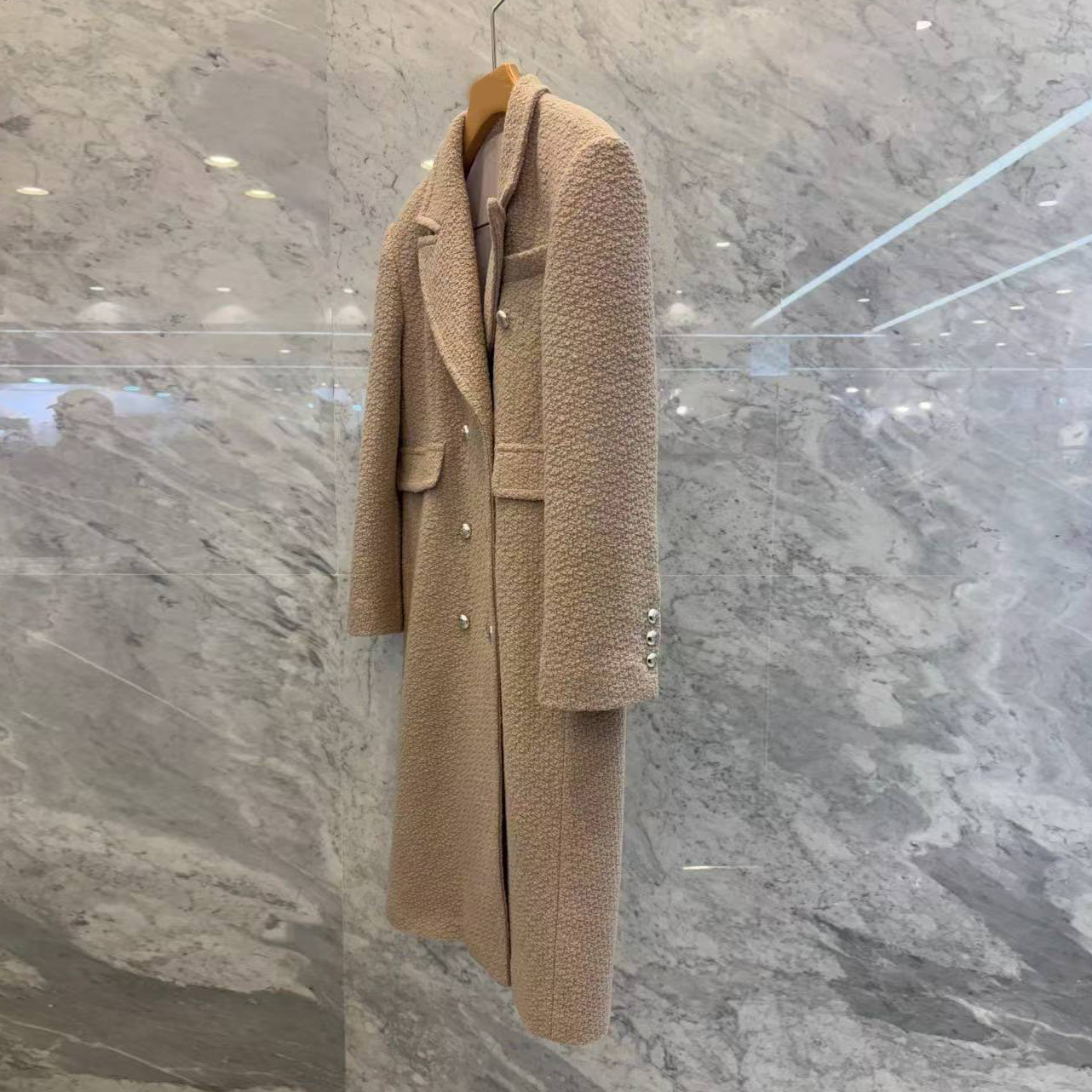 奶茶杏獨特織紋感V領排釦毛呢大衣外套