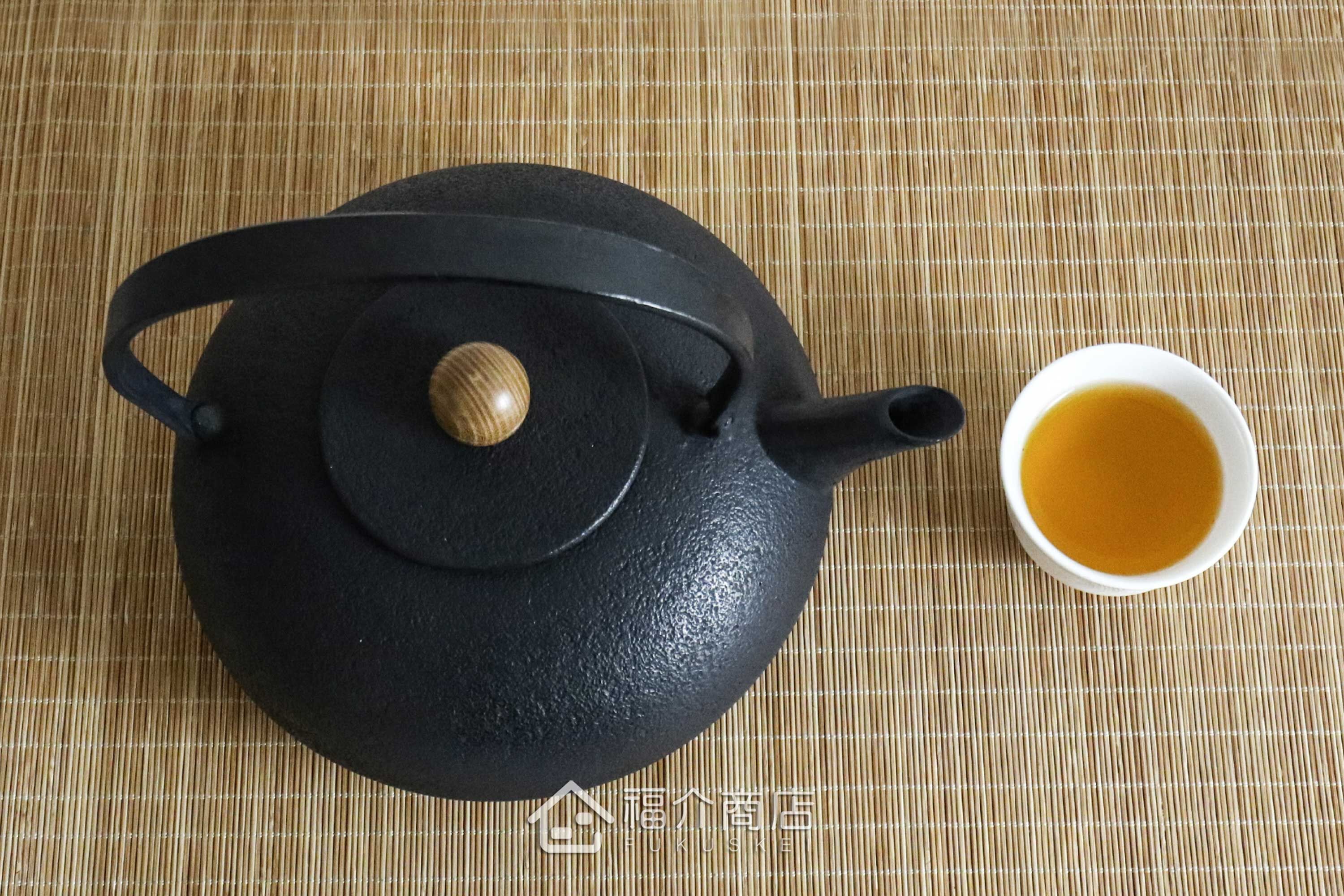 薰山工房所製作煮水泡茶用的鐵壺