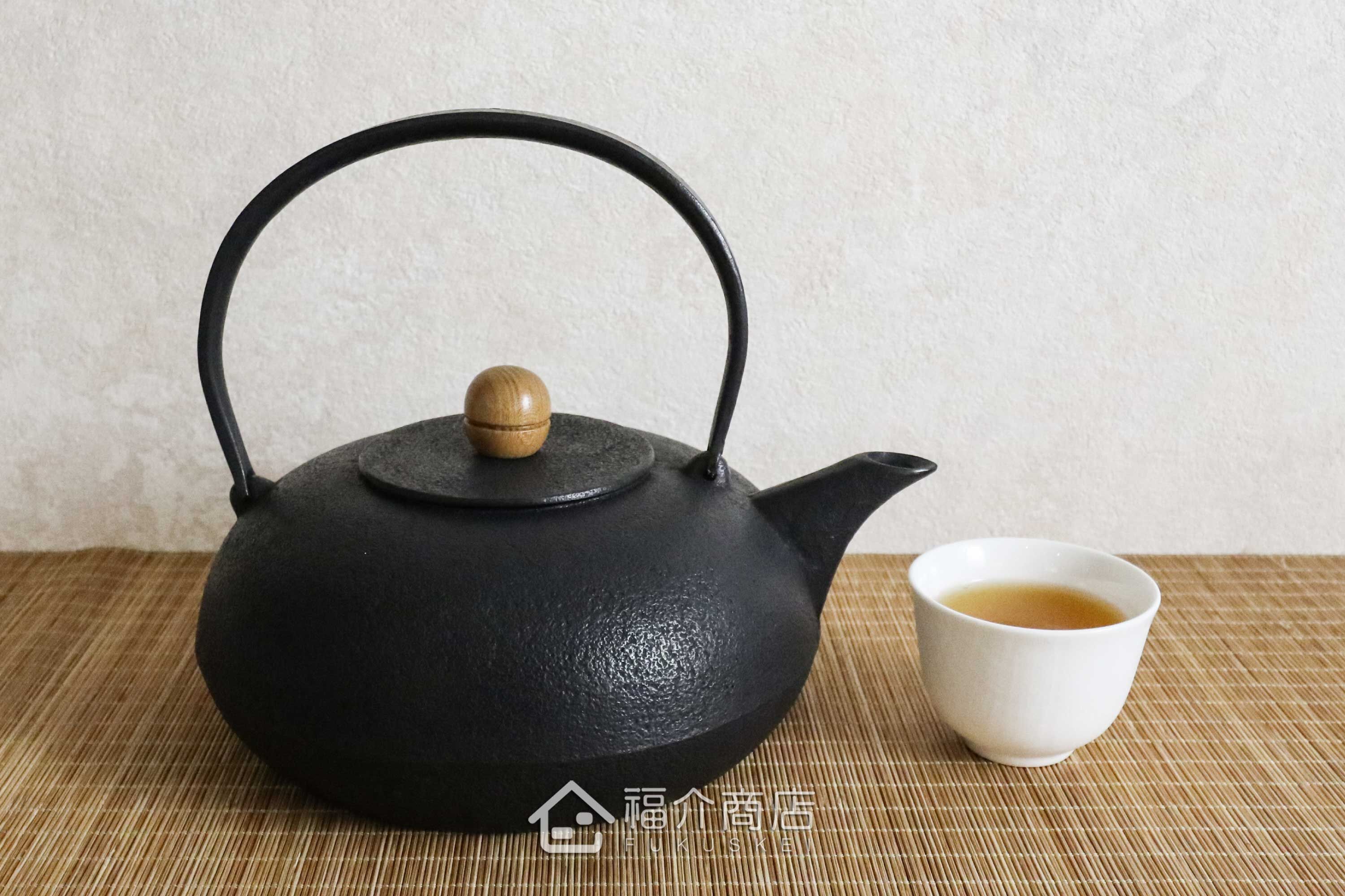 薰山工房所製作煮水泡茶用的鐵壺