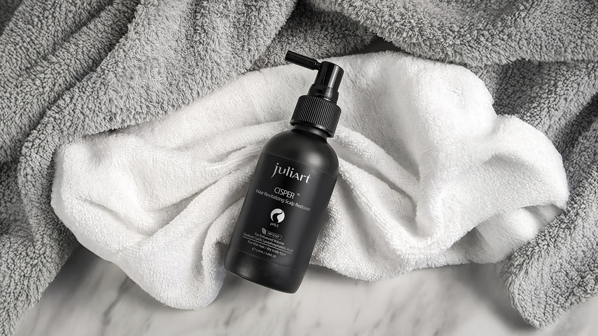 養髮液分子細、滲透速度快,採用噴霧式使用,能更輕鬆地滲入頭皮,不會造成黏膩或悶厚感。