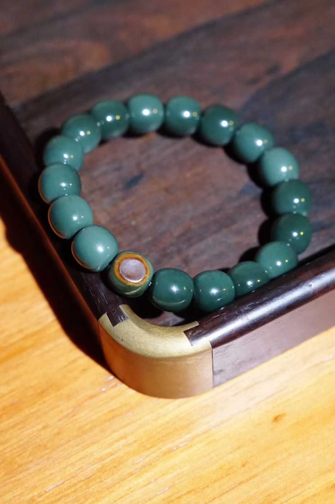 1117742 和田玉稀有藍貓眼手串