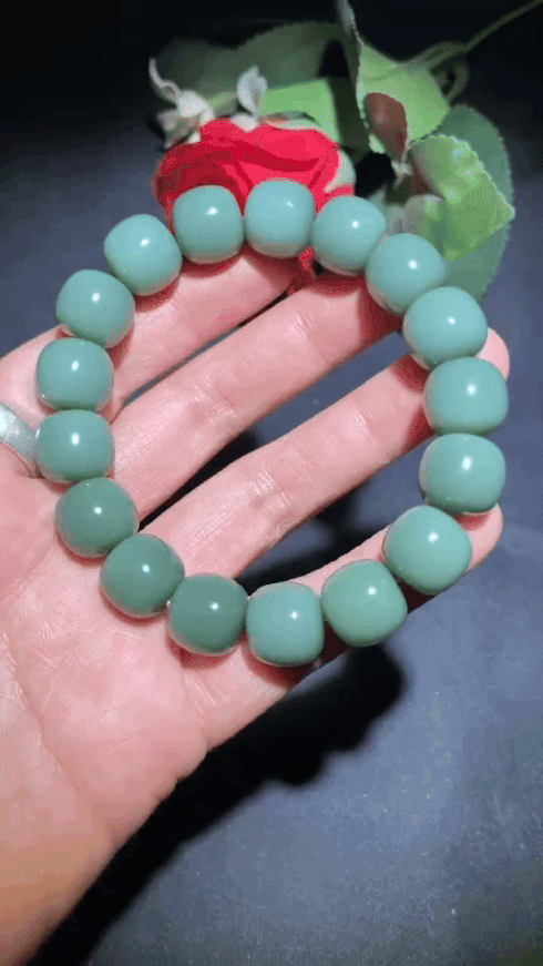 1117728 和田玉籽料藍調老型珠手串