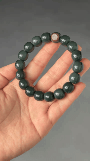 1117741 和田玉稀有貓眼藍手串