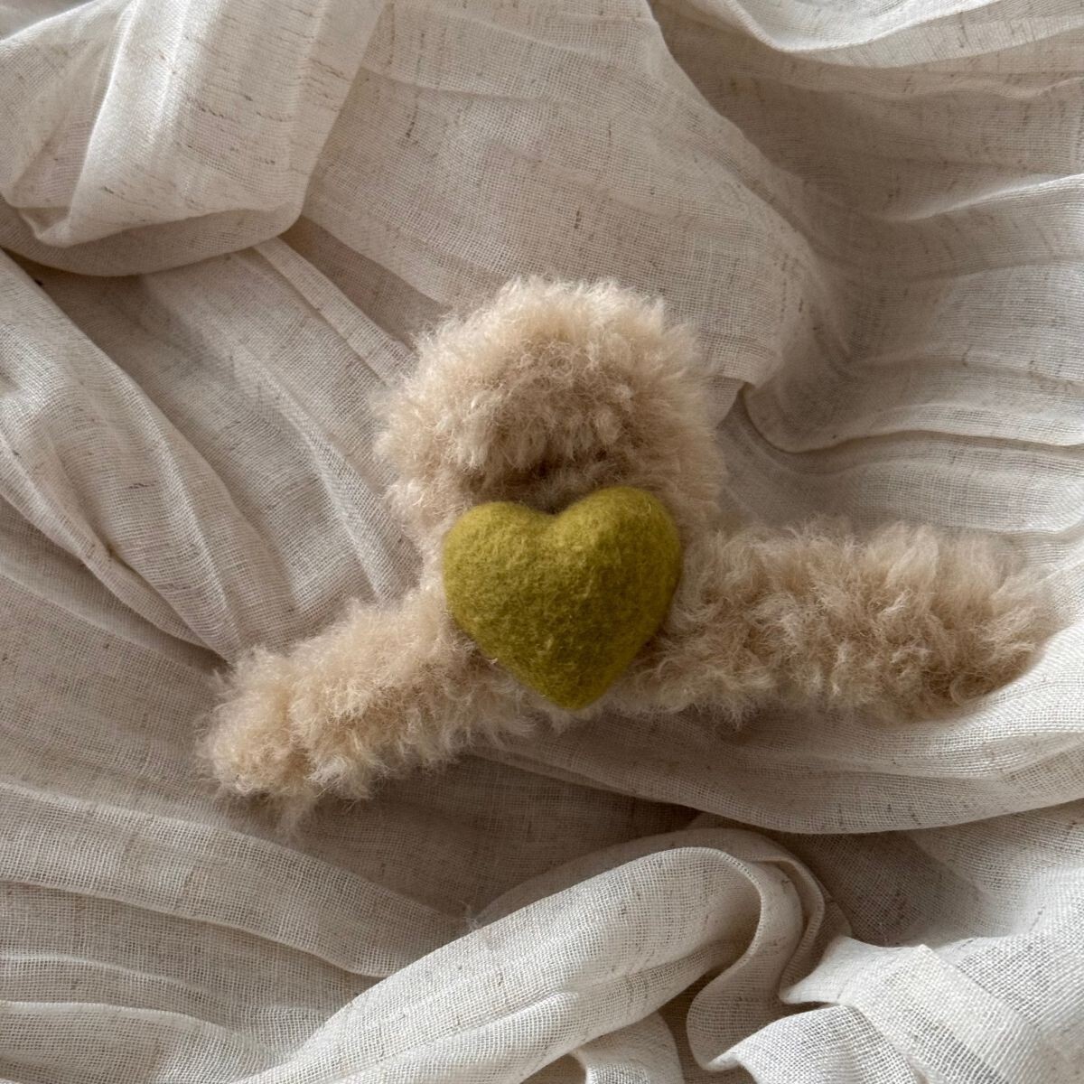 《6410》秋冬毛絨愛心鯊魚夾