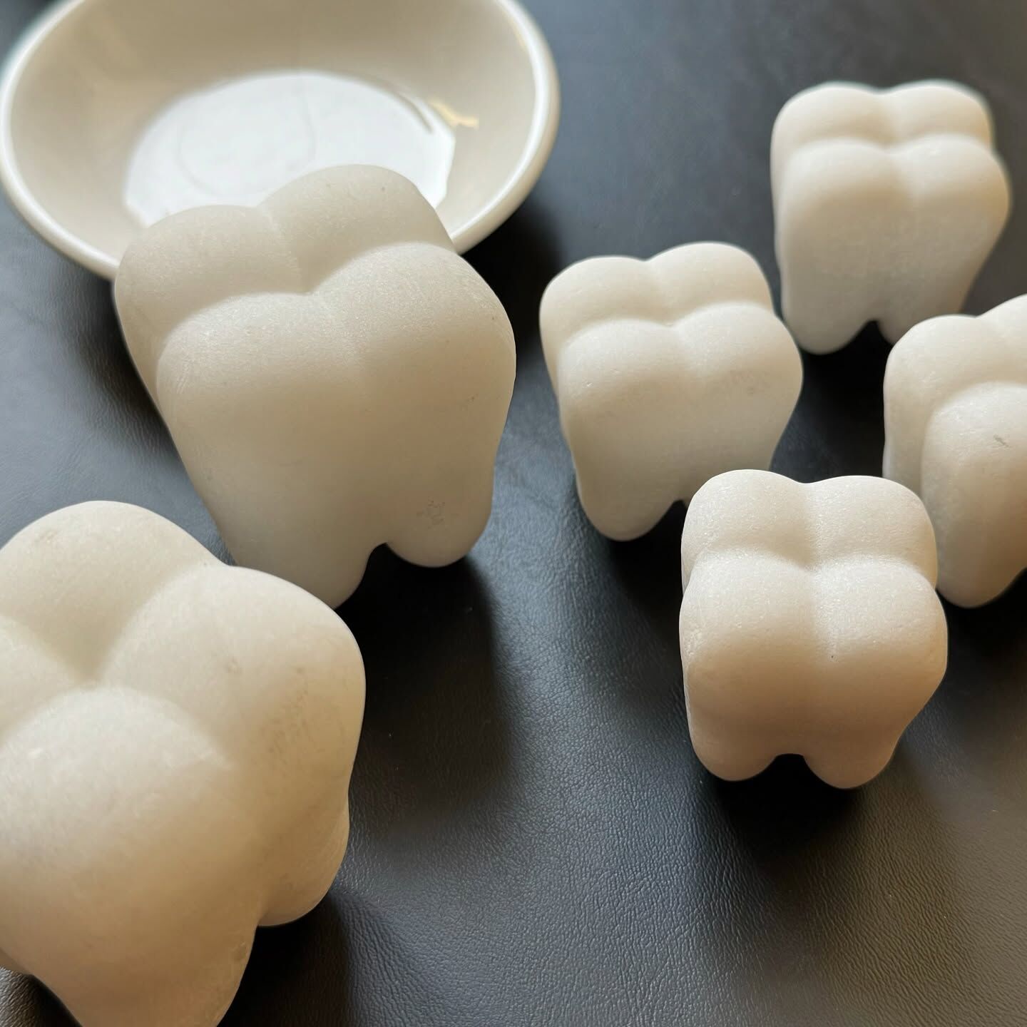 [原石] 白玉 牙齒