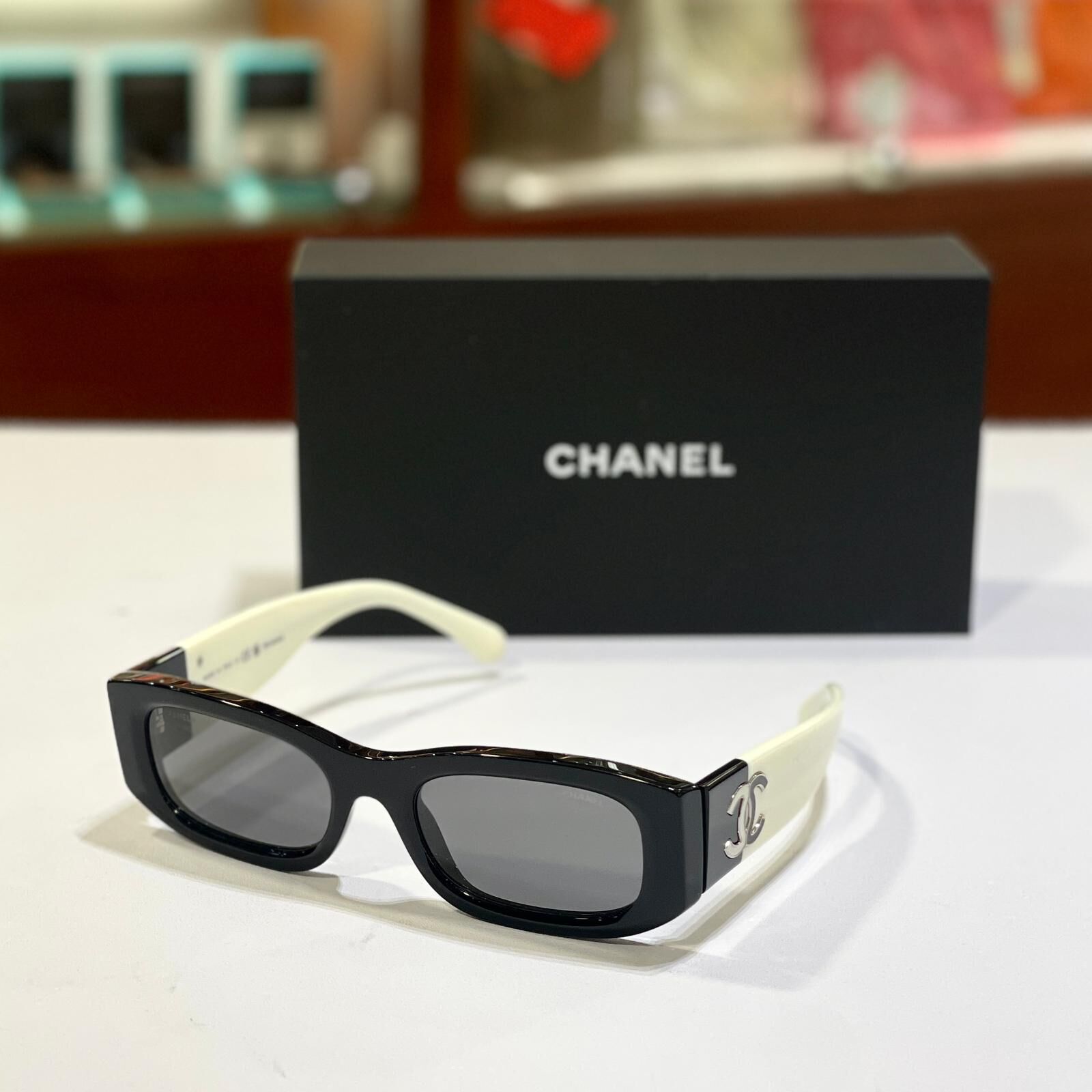全新CHANEL太陽眼鏡 A71619 黑白熊貓色CC LOGO SUNGLASSES #BRAND NEW #香榭站正品