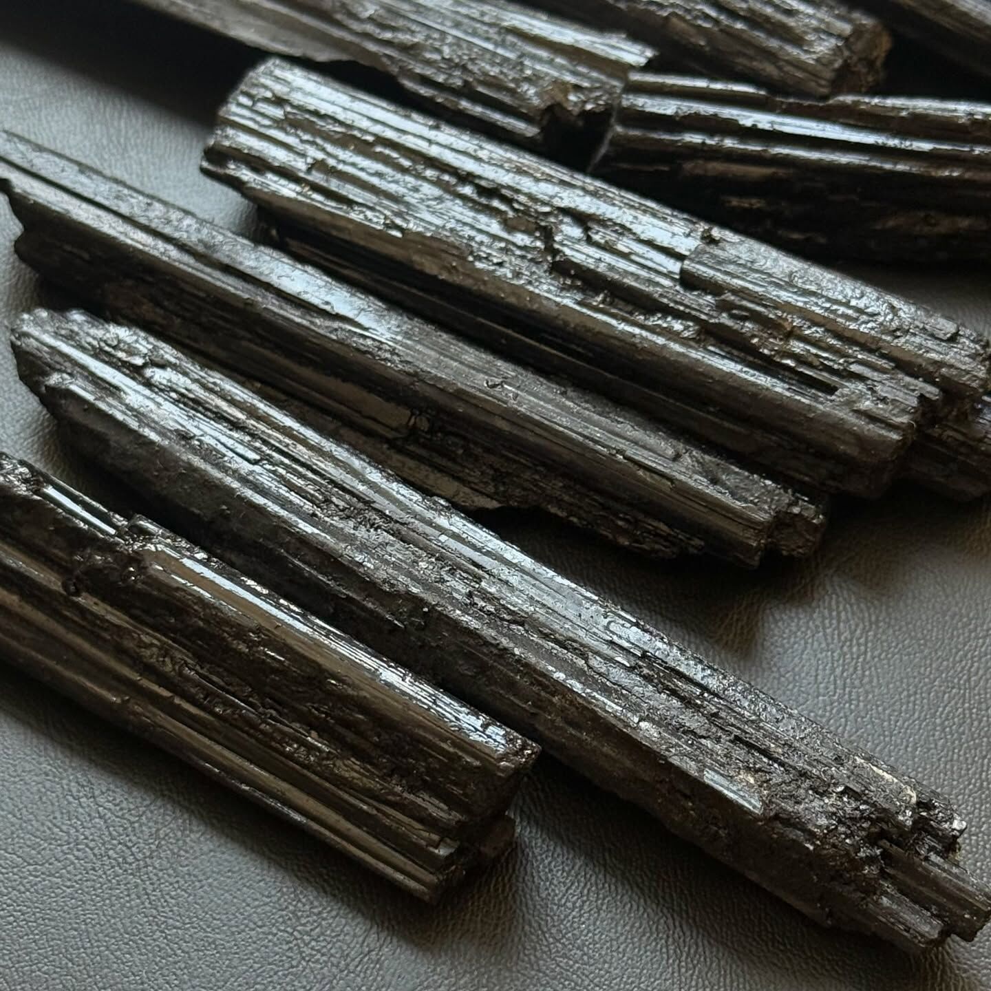 [原石] 巴西黑碧璽 長條狀