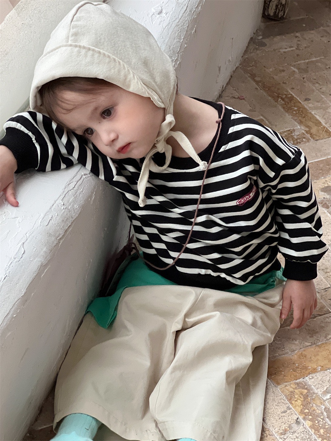 黑白條紋圓領上衣