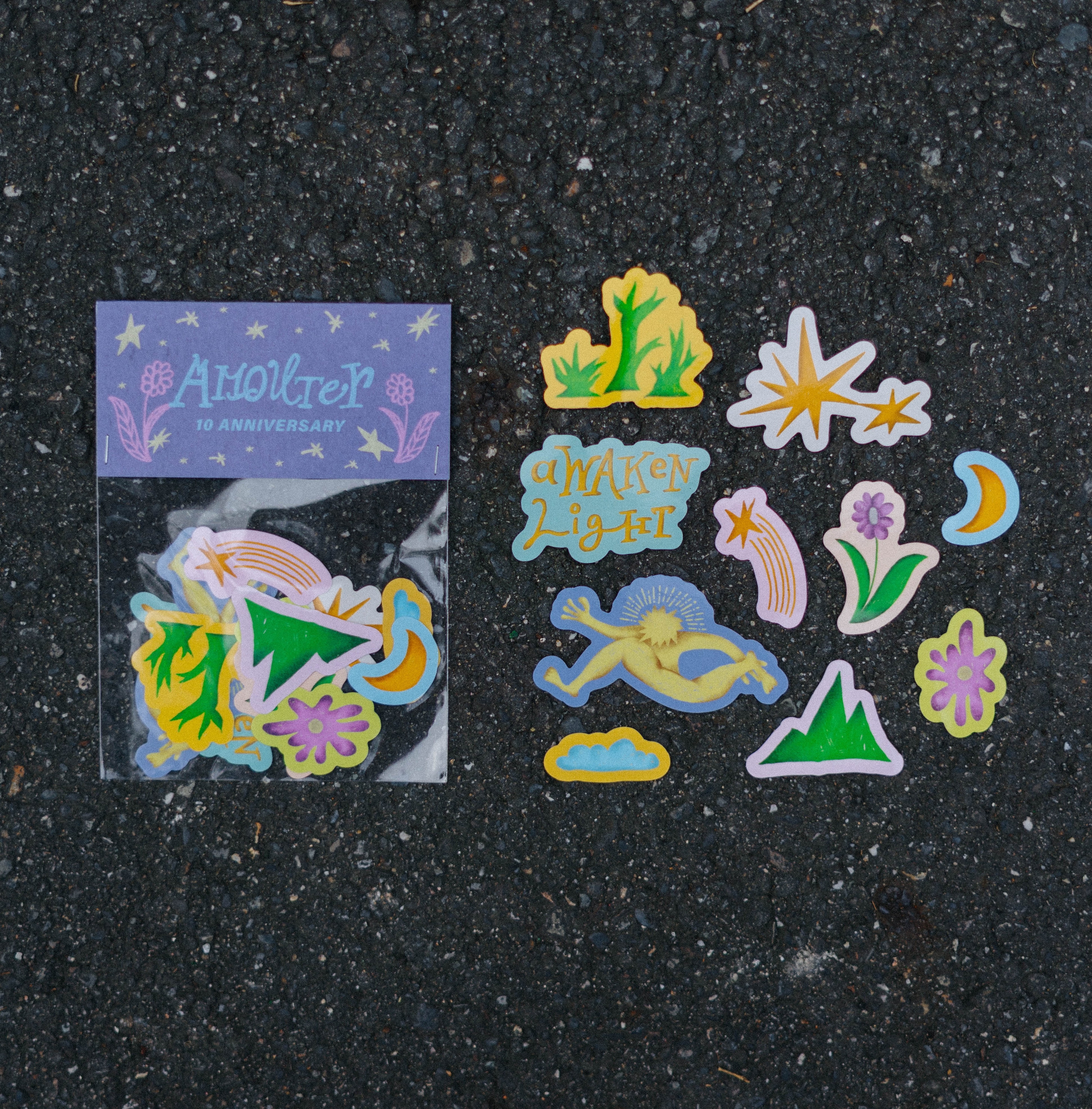 𝑨𝑴𝑶𝑼𝑻𝑬𝑹 十週年紀念系列 ✦ 𝑨𝒘𝒂𝒌𝒆𝒏 𝑳𝒊𝒈𝒉𝒕 ✦ [戶外人生] 貼紙包