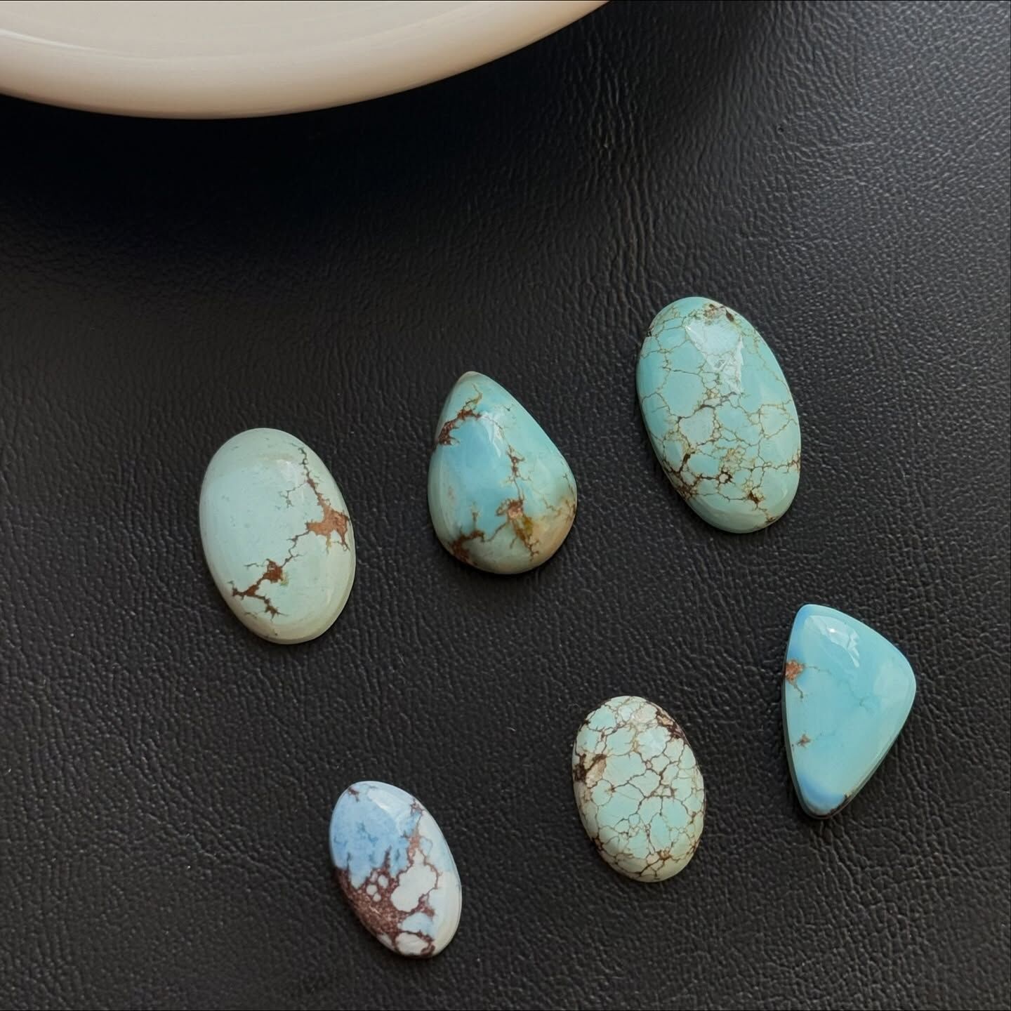 [原石] 哈薩克 金丘綠松石 Golden Hill Turquoise 水晶蛋面