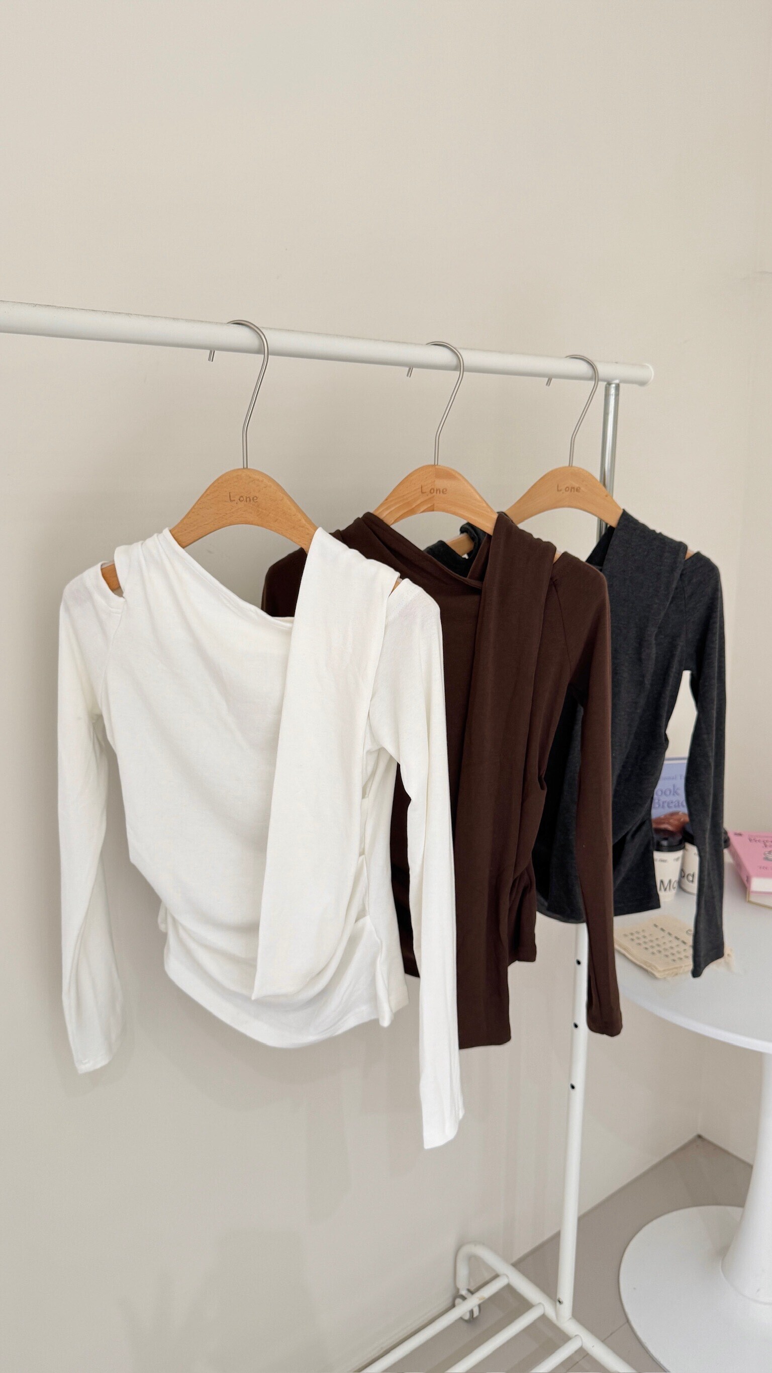 一字領圍脖上衣