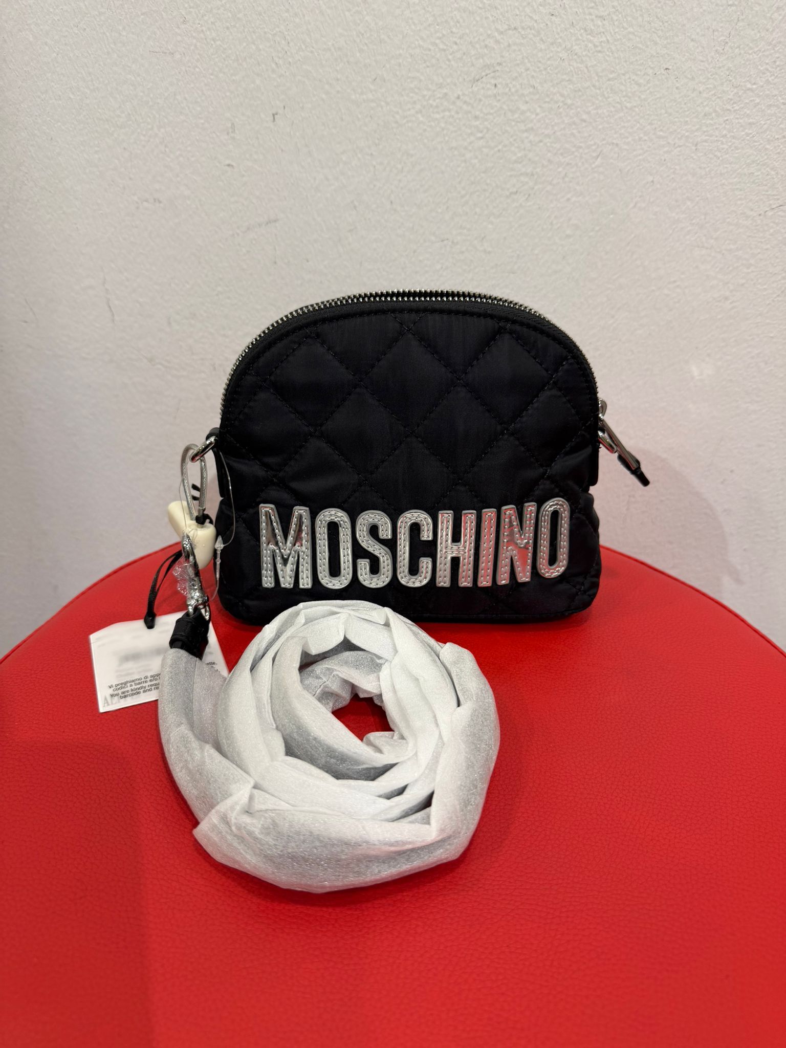 【預購】AE112601 Moschino 半月貝殼斜咩包 (黑色)