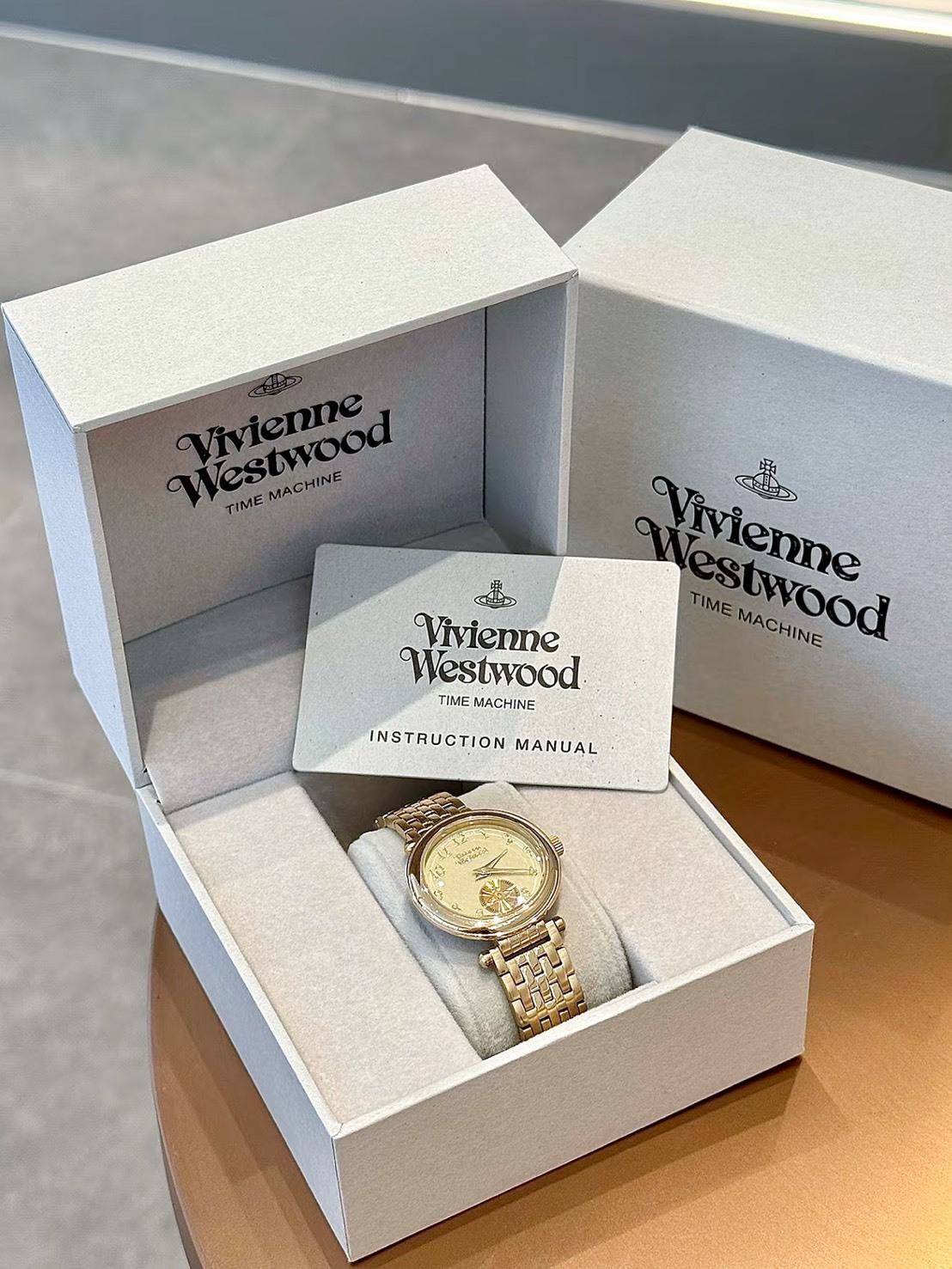 VIVIENNE WESTWOOD 西太后 老錢風 土星 金色 腕錶