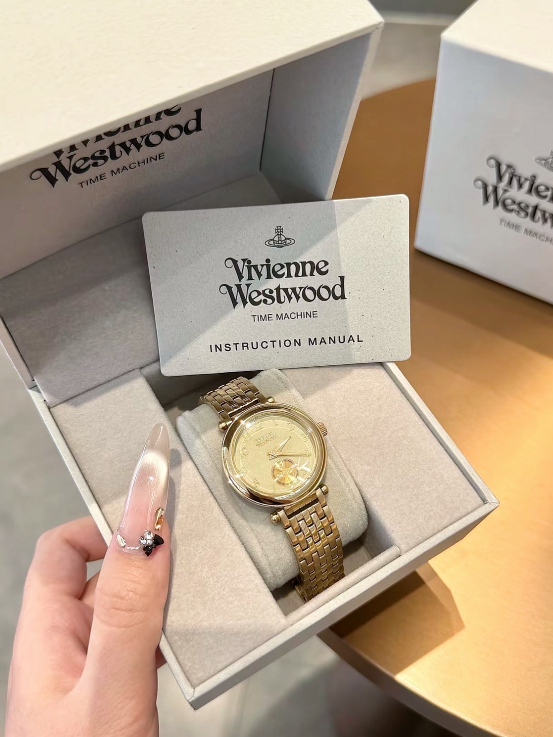 VIVIENNE WESTWOOD 西太后 老錢風 土星 金色 腕錶