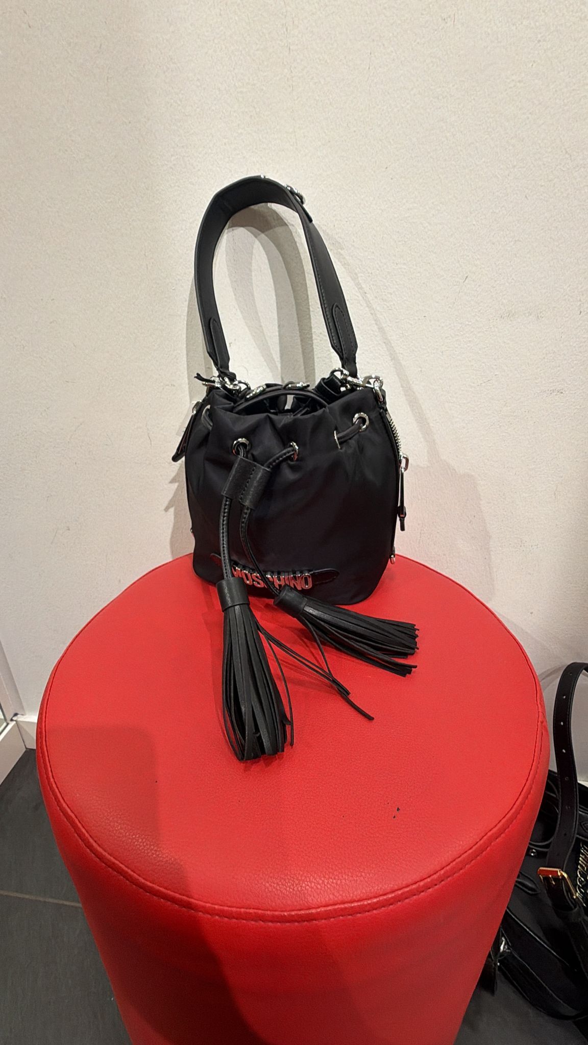 【預購】AE112607 Moschino 尼龍水桶包 (黑色)