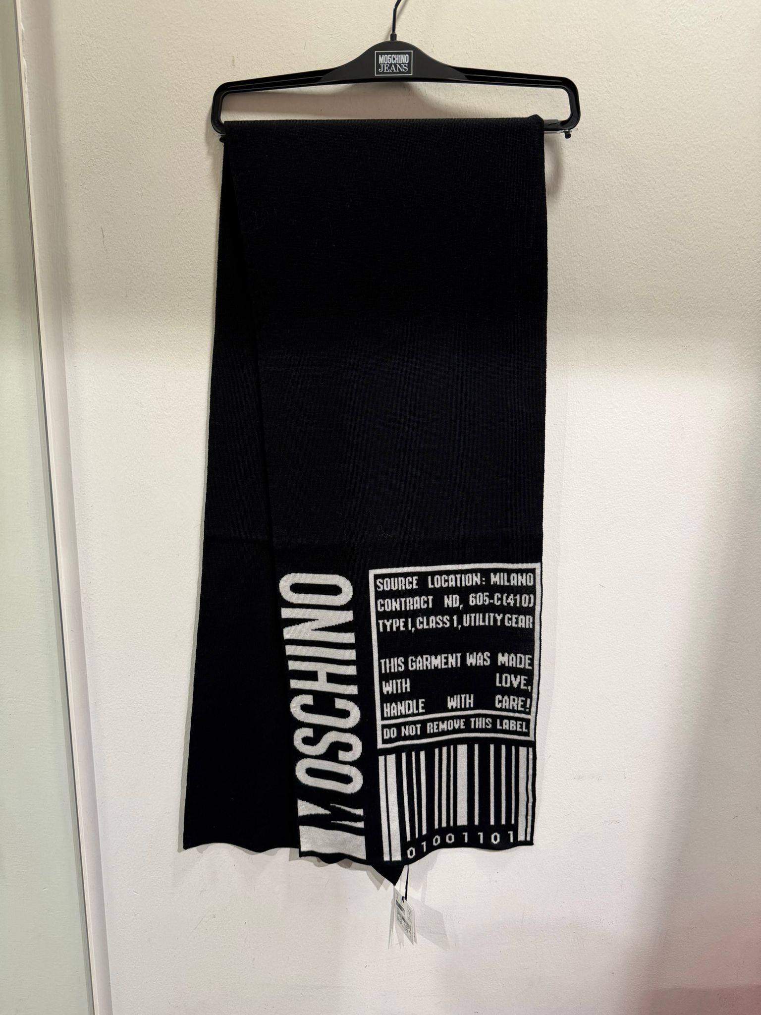 【預購】AE112609 Moschino 標籤款羊毛圍巾