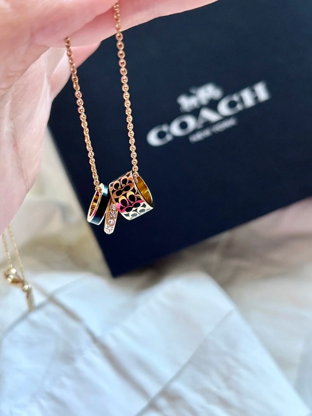 <美國黑五折扣> 限時三天 Coach Enamel Necklace  三環琺瑯項鍊 寬環