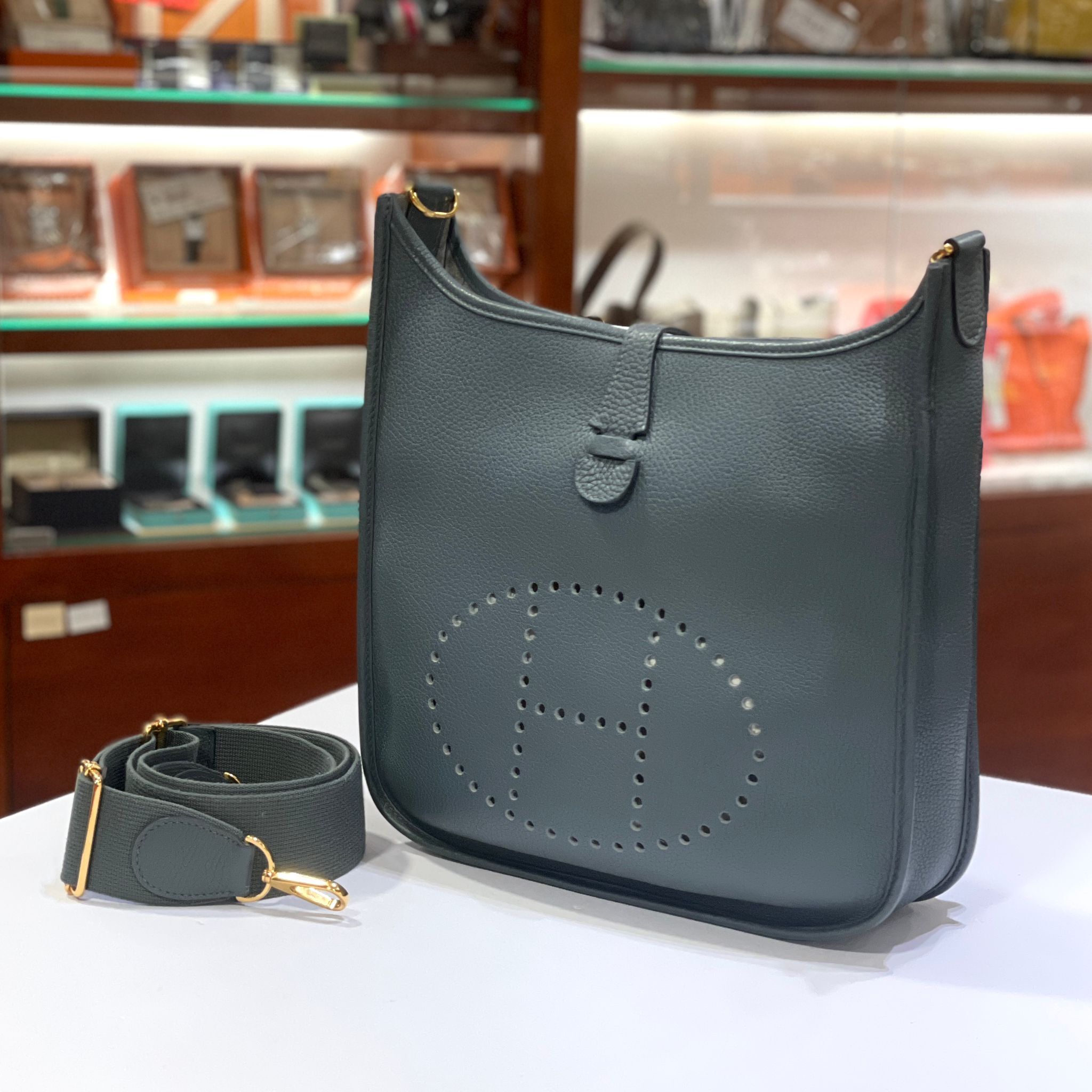 95%NEW二手 EVELYNE 29 颶風藍TC皮金扣U刻 Y7/GHW #E29 #兩年免費保養 #香榭站正品