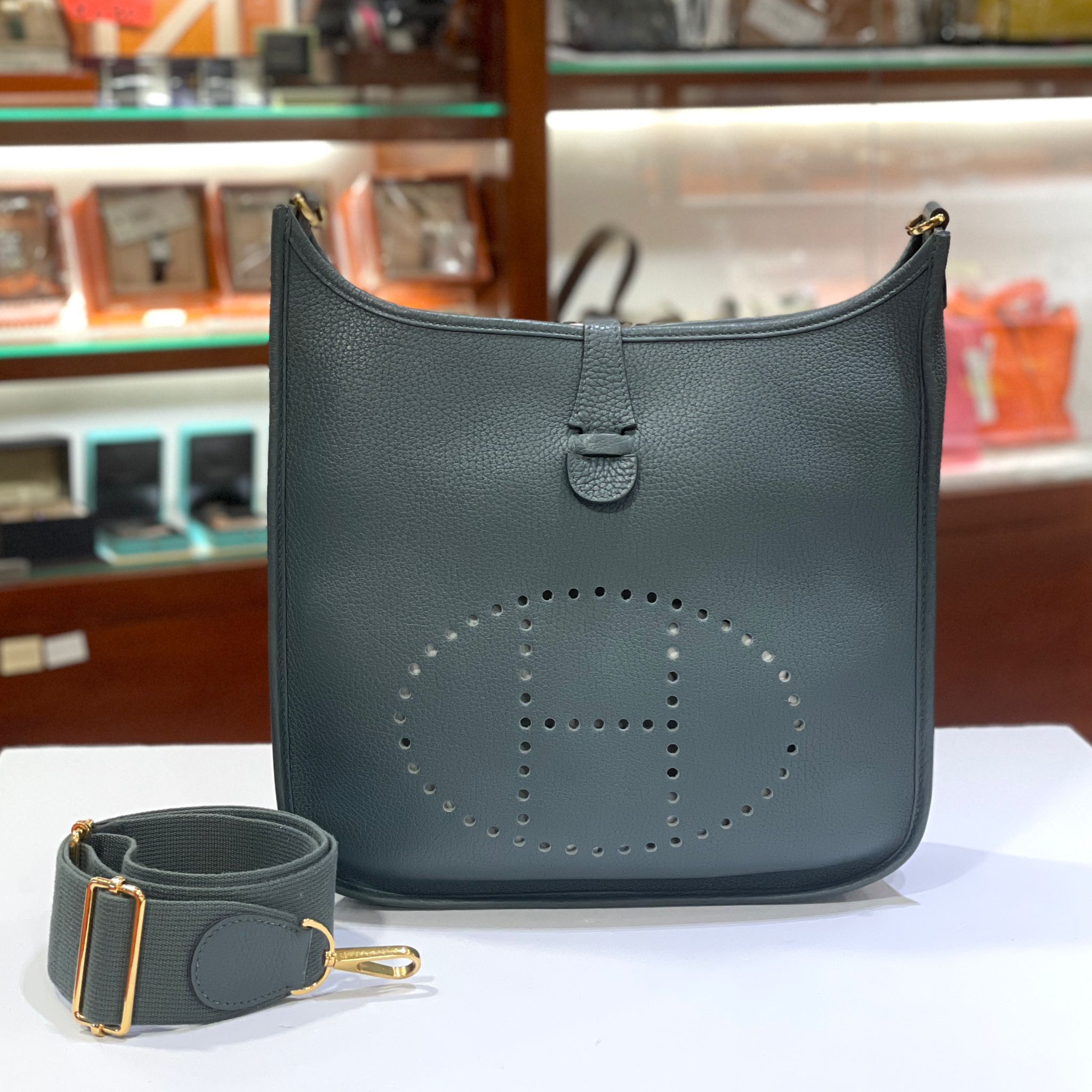 95%NEW二手 EVELYNE 29 颶風藍TC皮金扣U刻 Y7/GHW #E29 #兩年免費保養 #香榭站正品