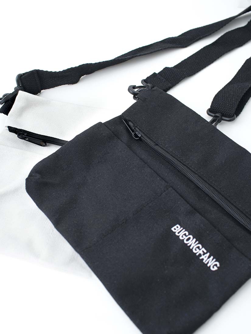 素面輕便帆布斜背包(2色)