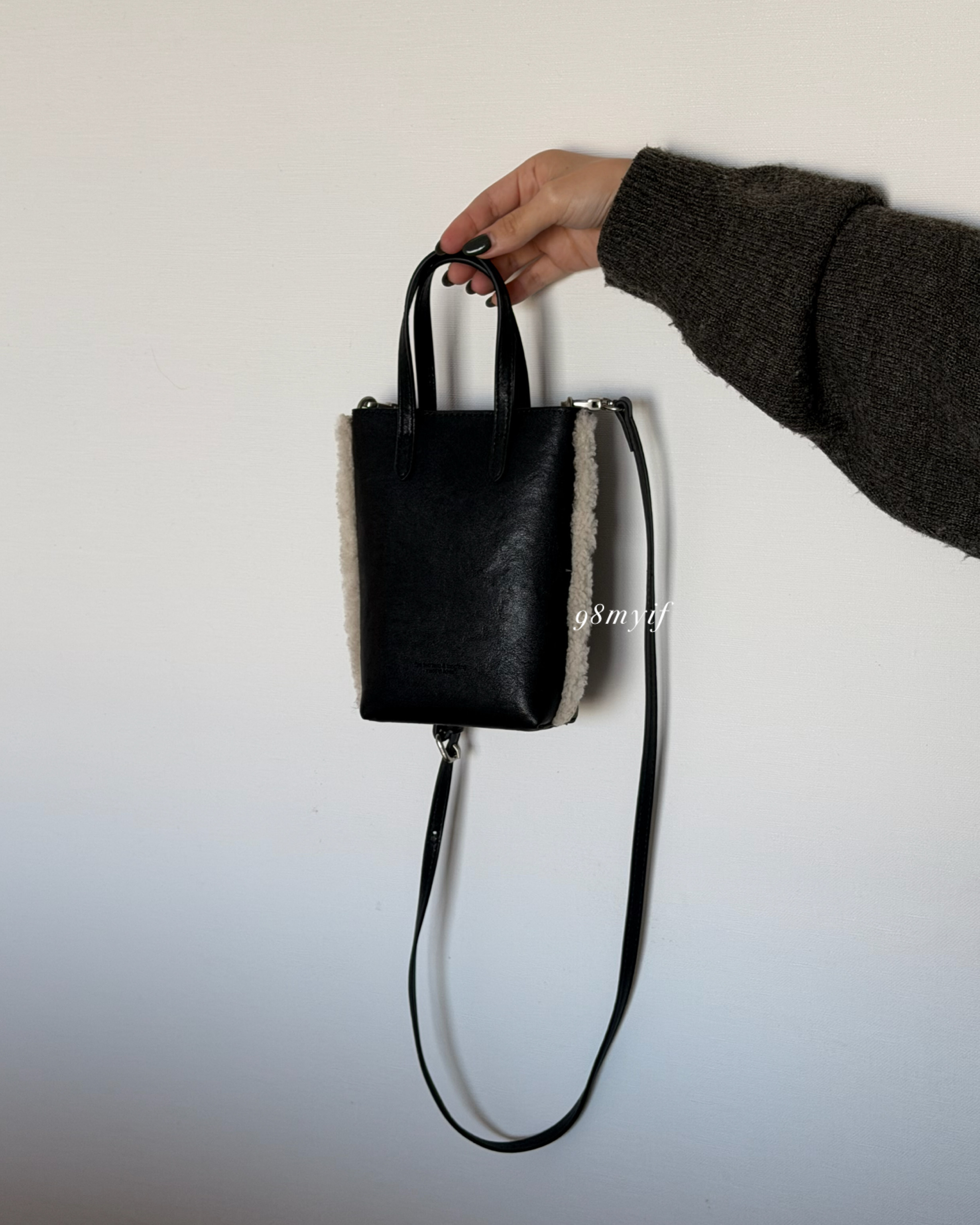 💥ON SALE P38  質感皮革冬天毛絨絨手機包