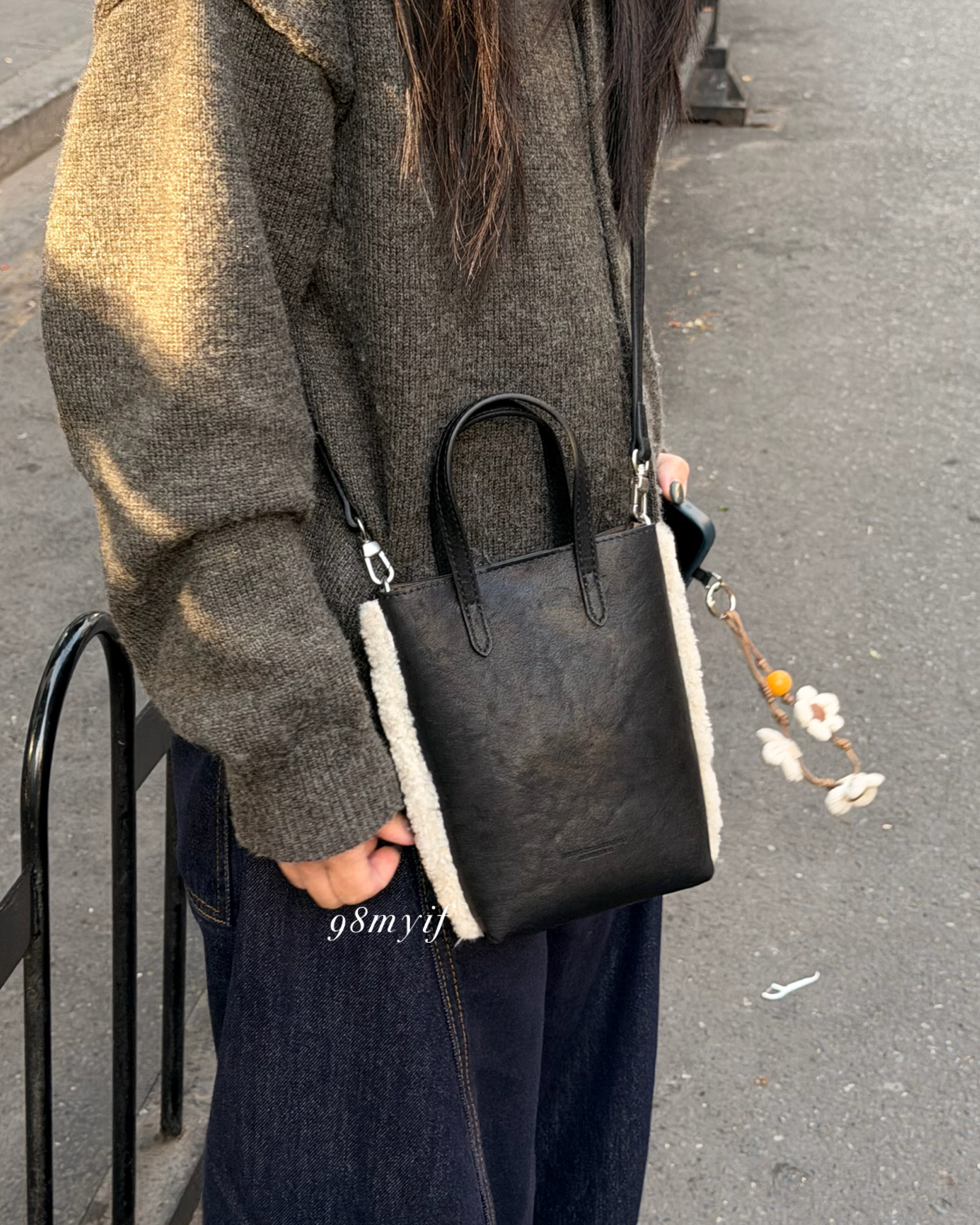 💥ON SALE P38  質感皮革冬天毛絨絨手機包