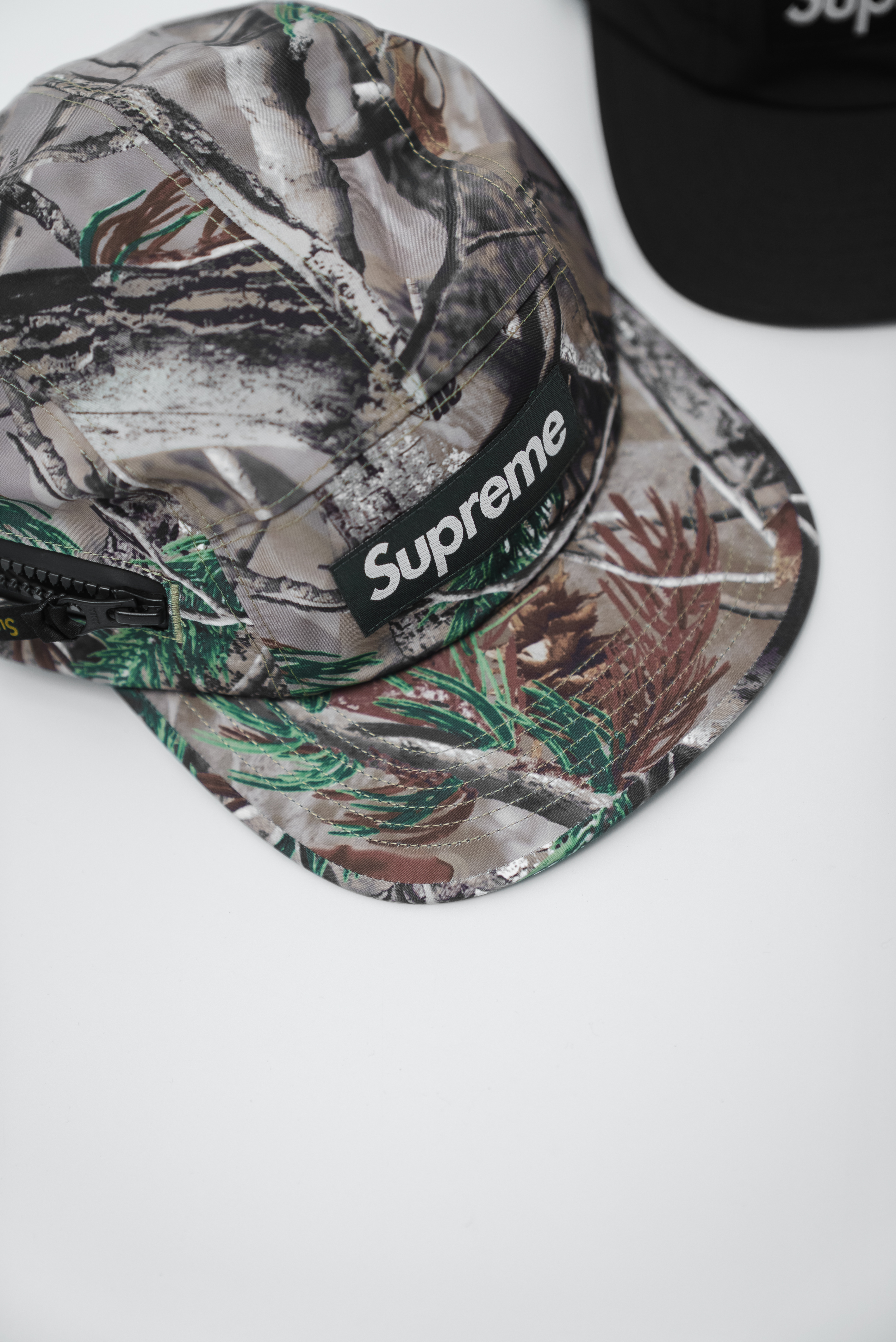 Focus Store】現貨秒發Supreme FW25 Week12 GORE-TEX Zip Pock