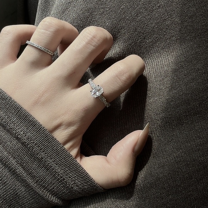 Gy”oval cut白金鵝蛋鑽水波紋活圍戒/現貨1