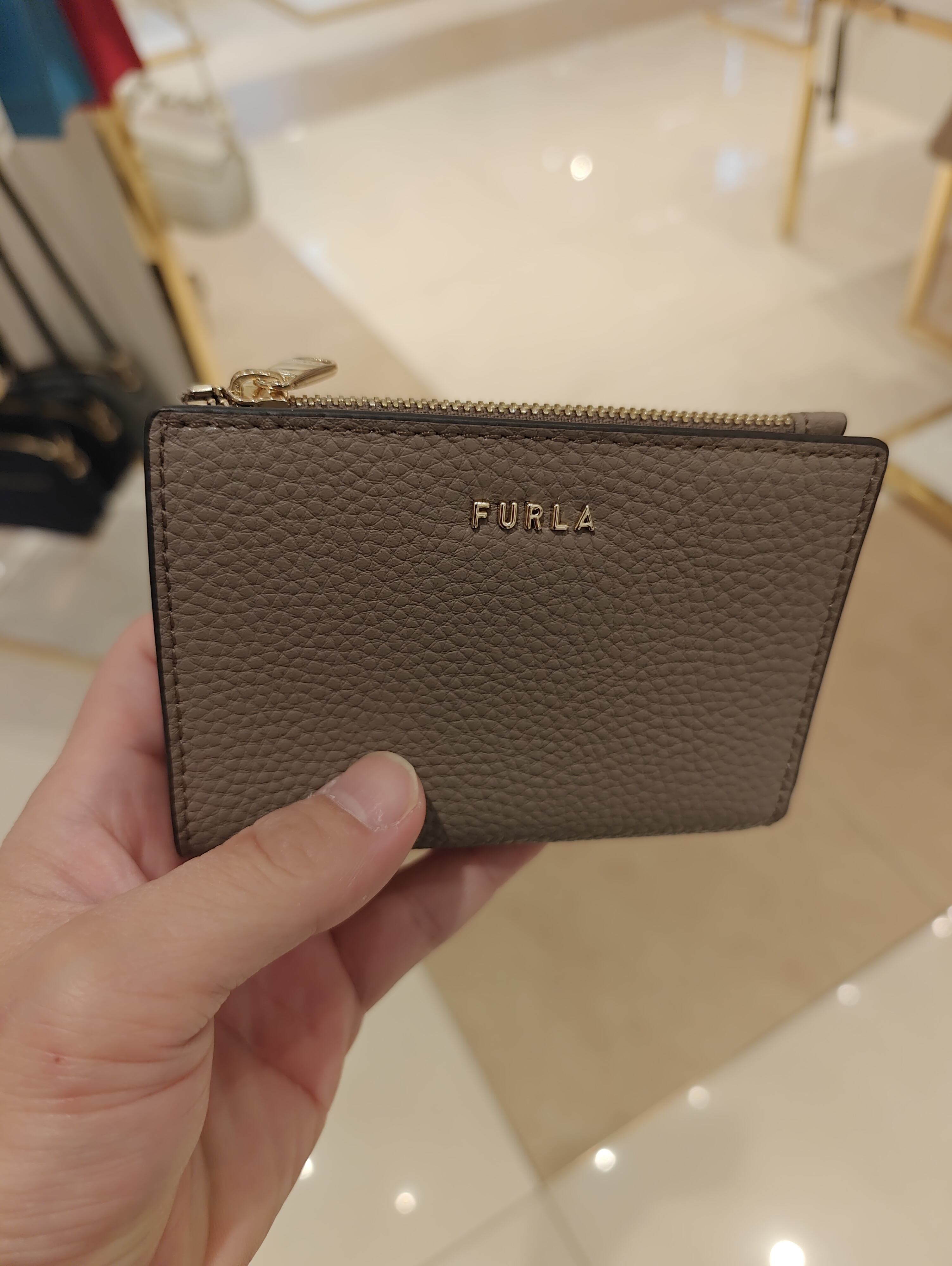 [U] FURLA STUCCO GRAY+PERLA e int. PCO9RZY00164W00A00C64NX RITZY S BI-FOLD W/ZIP - VITELLO ST.OASI, 8050597695419 (UF255)