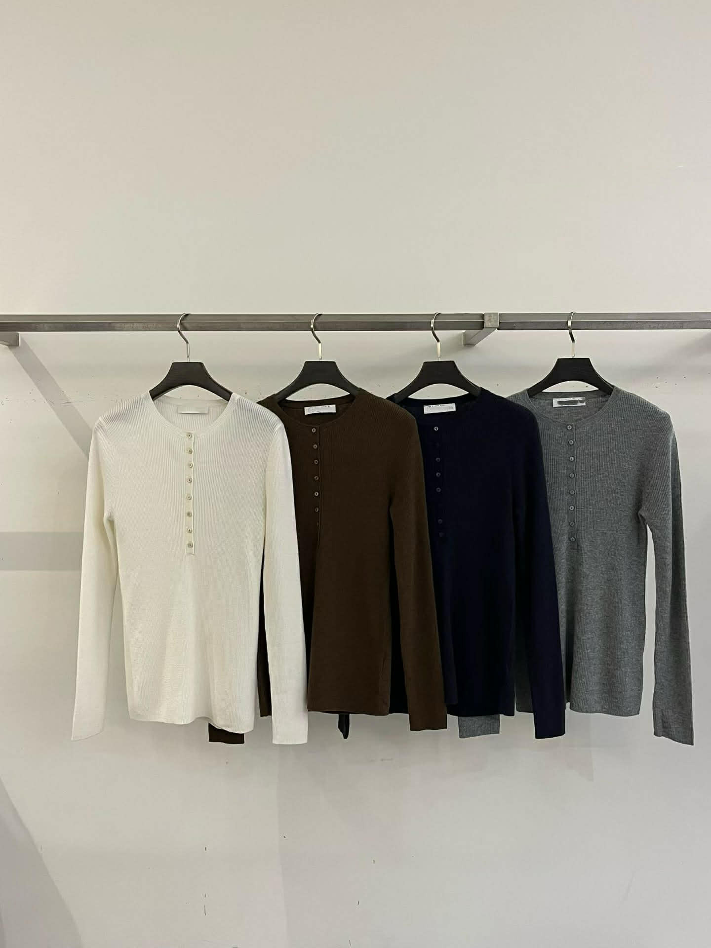 FN05 天絲羊毛針織排扣上衣（現貨）