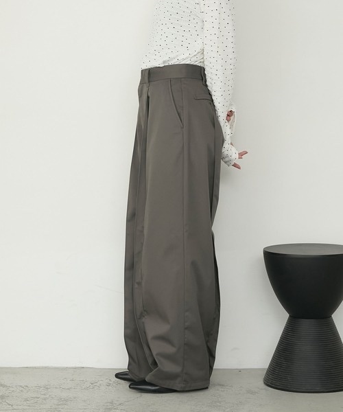 Forksy. / Wide-leg chino pants