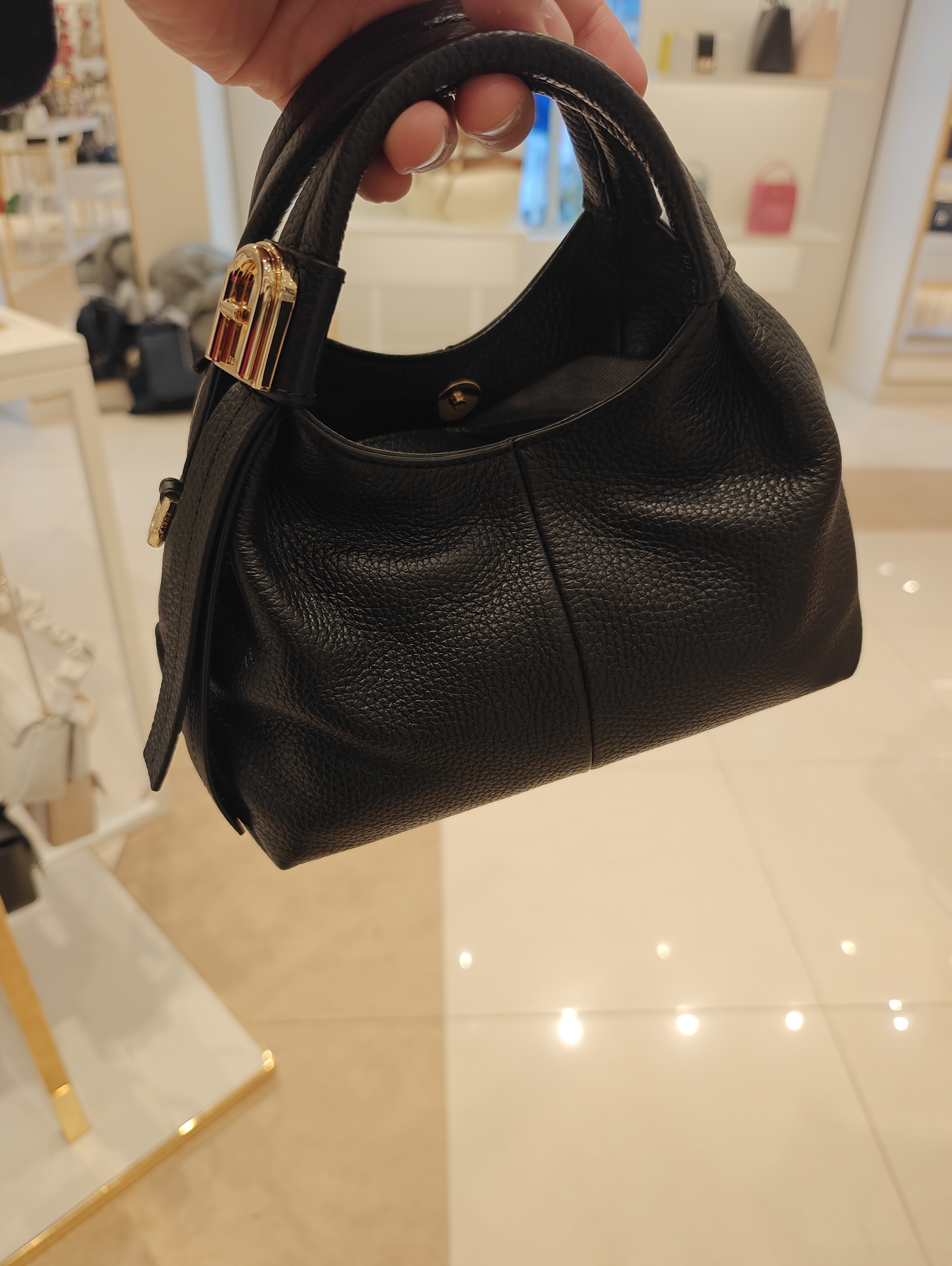 [U] FURLA NERO WB0178000104S00A0054JUX PLANETA S HOBO - VITELLO KERIA, 8050597681610 (UF444)