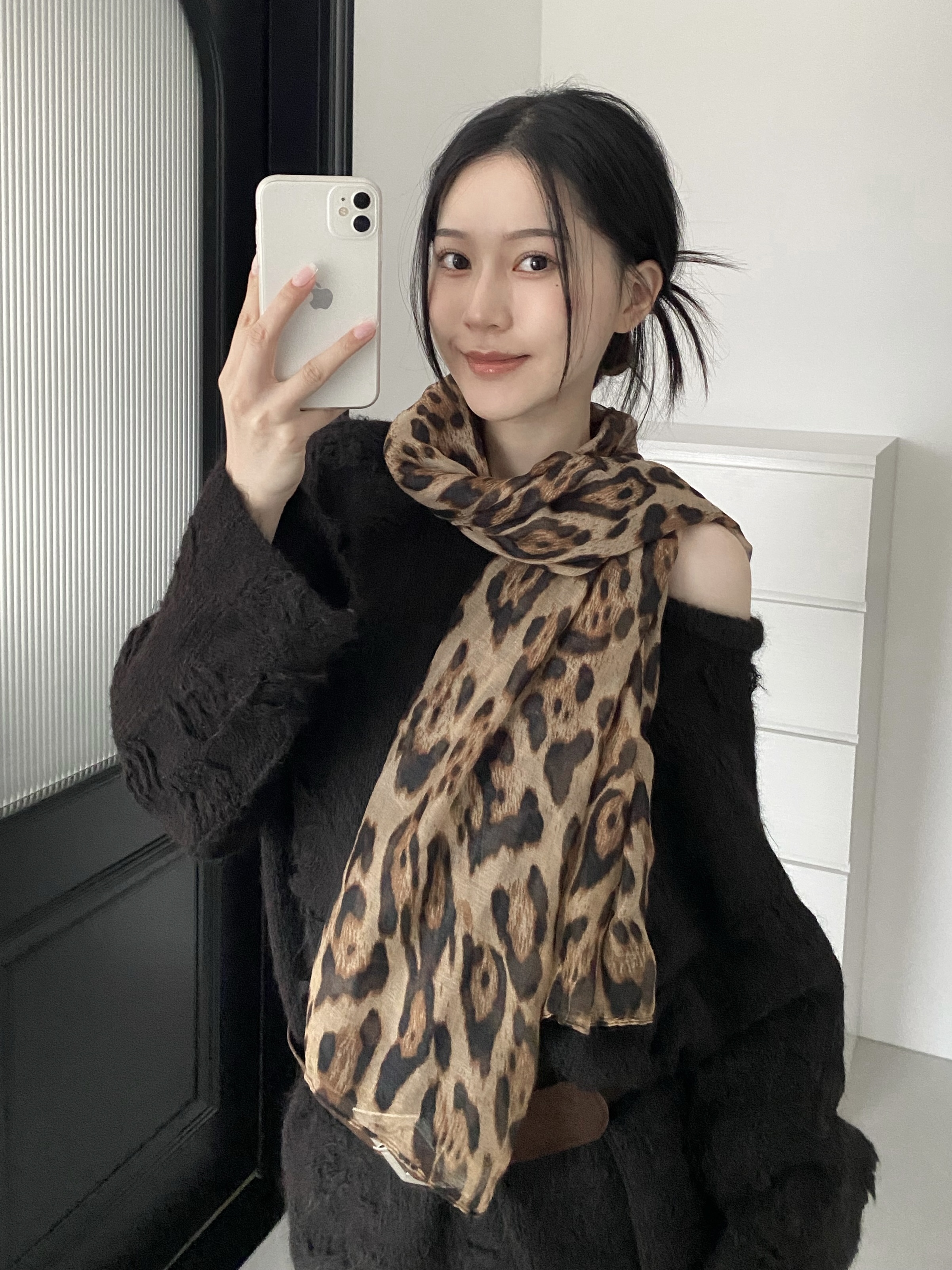 氛圍感鬆軟親膚豹紋絲巾