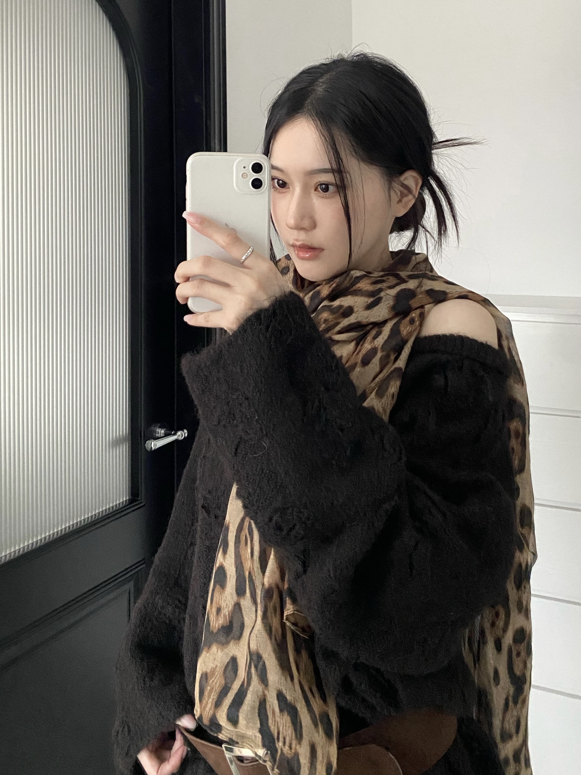 氛圍感鬆軟親膚豹紋絲巾