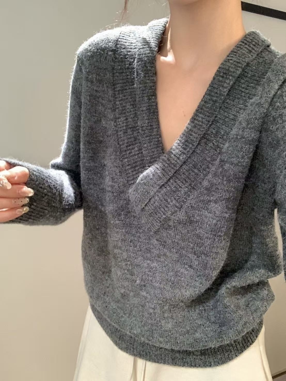 926 質感大V領毛衣