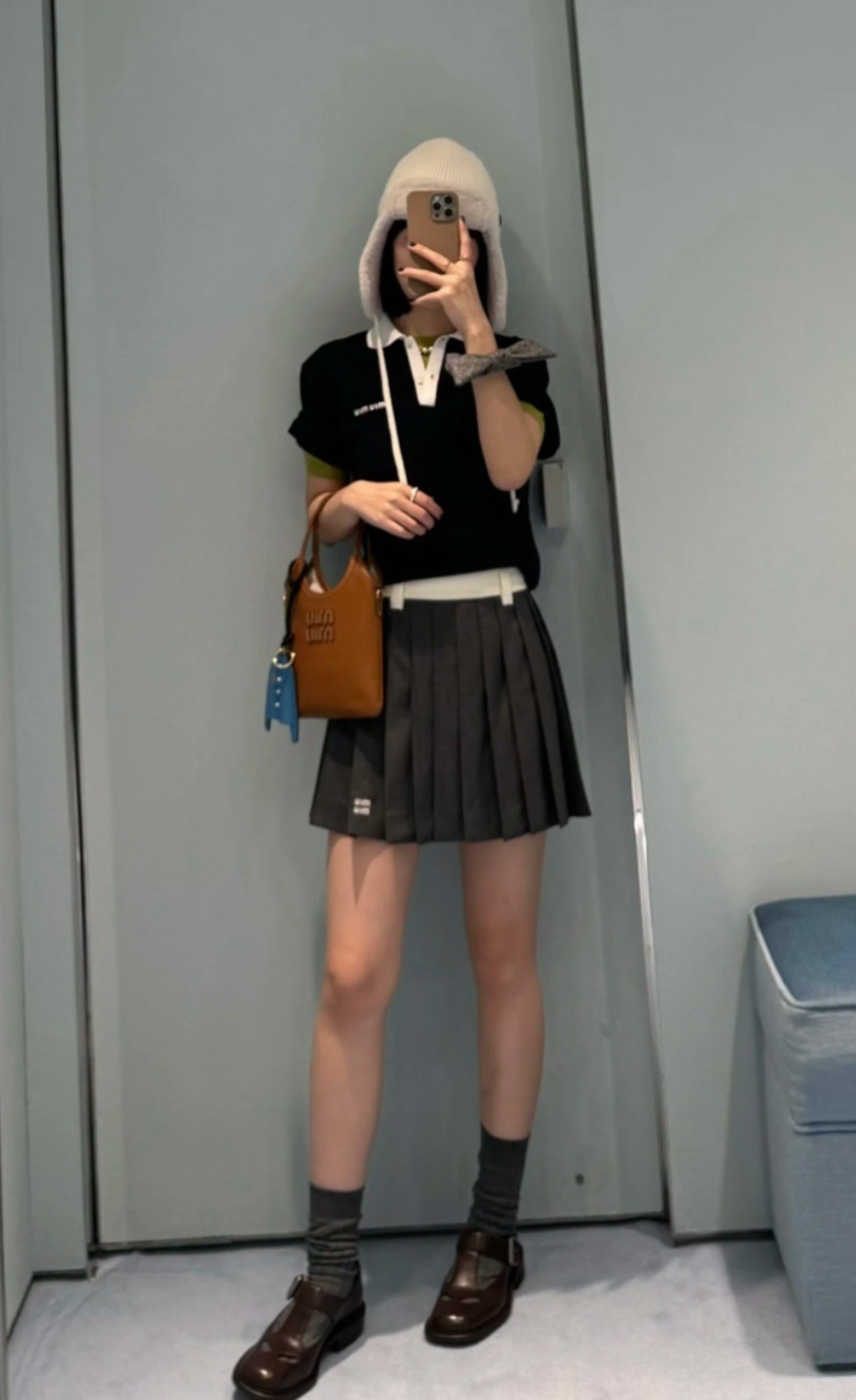 Miu Miu 灰色款 百褶裙