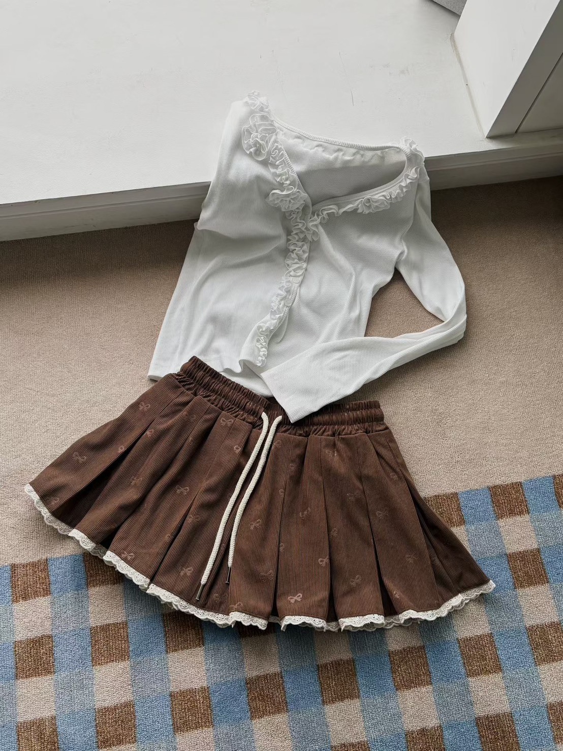 蝴蝶結印綁帶寬折蕾絲邊短裙