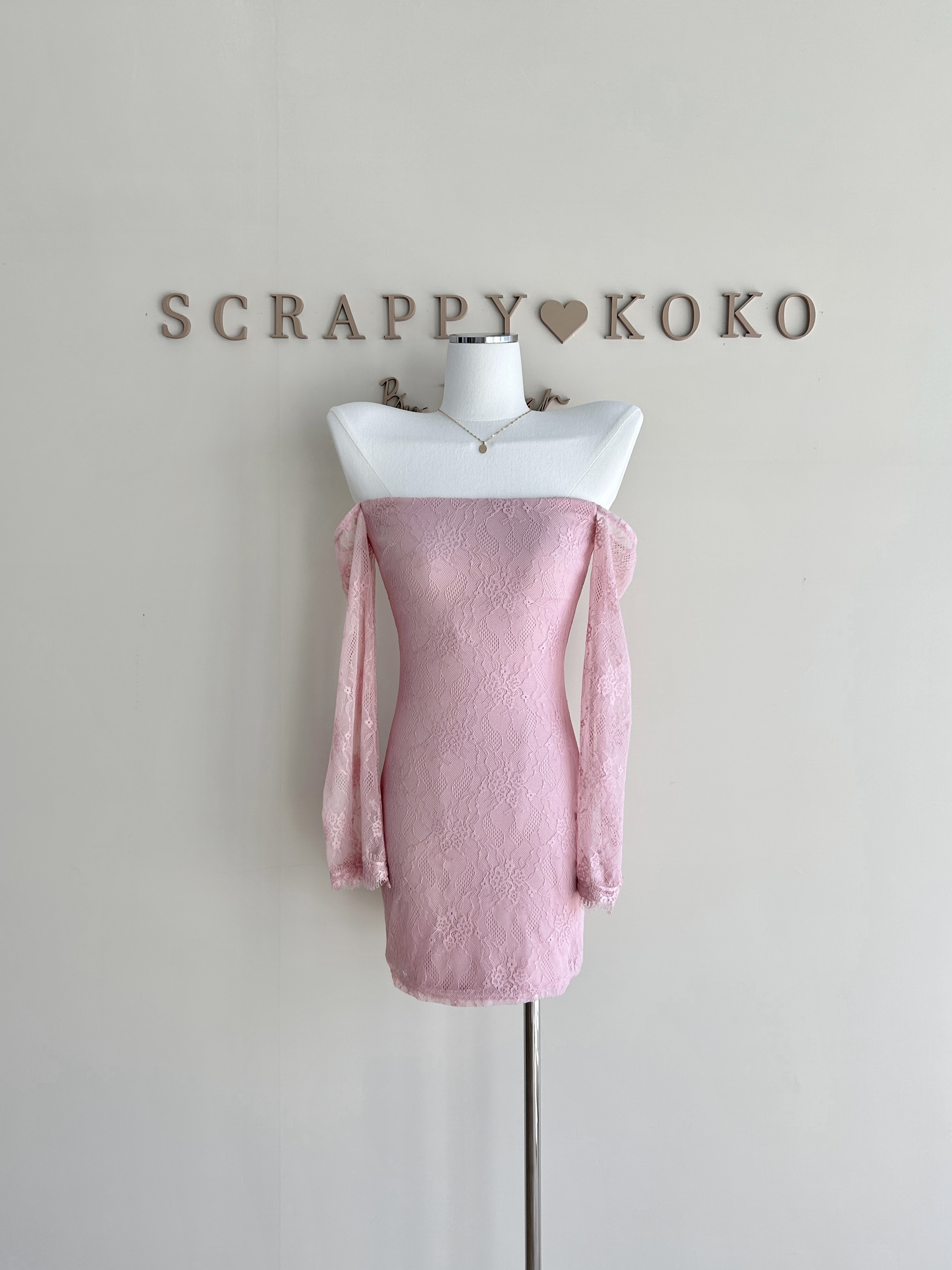 Elise 愛麗絲 平口長袖蕾絲洋裝